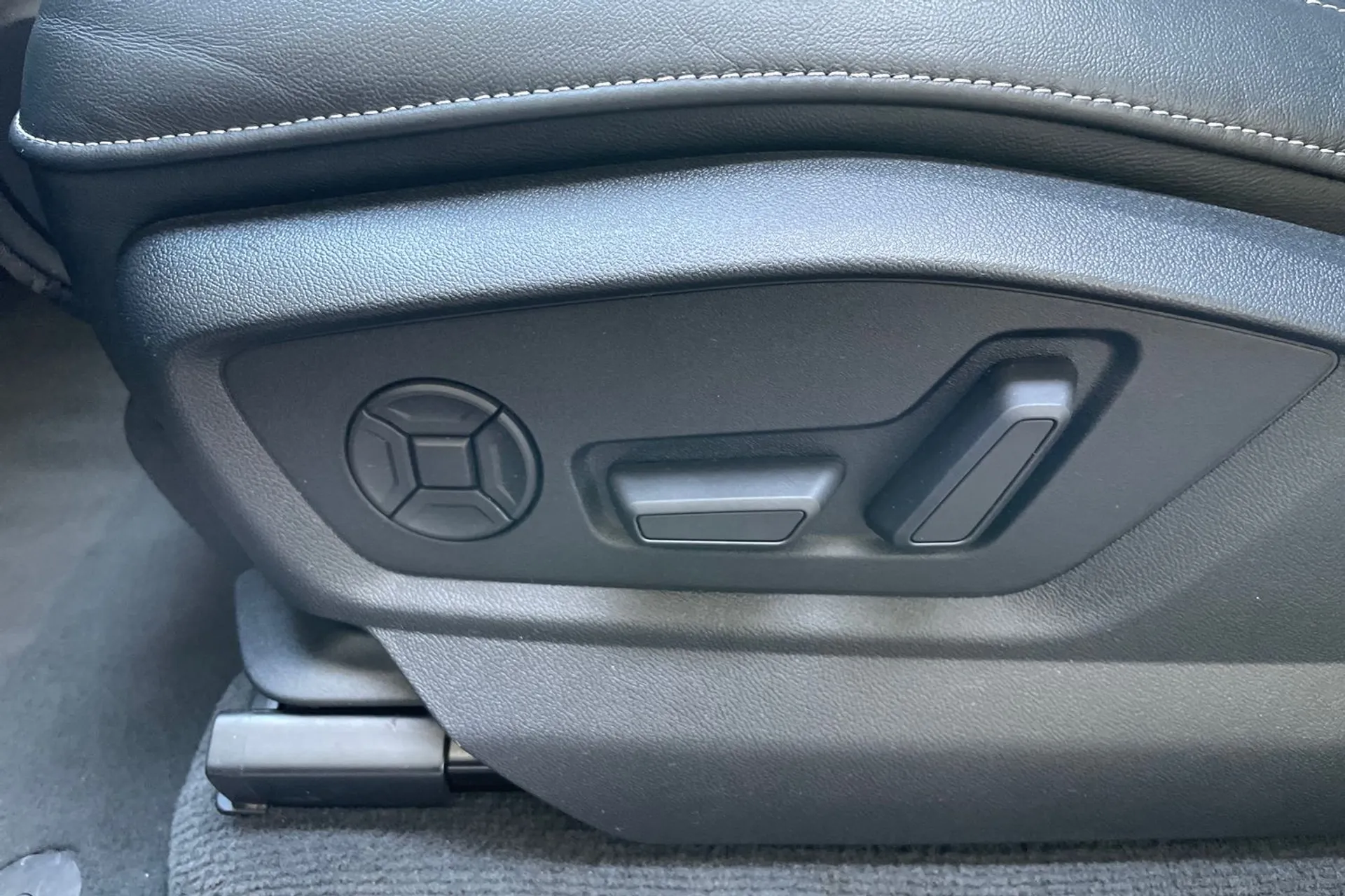 Audi Q8 thumbnail image number 28