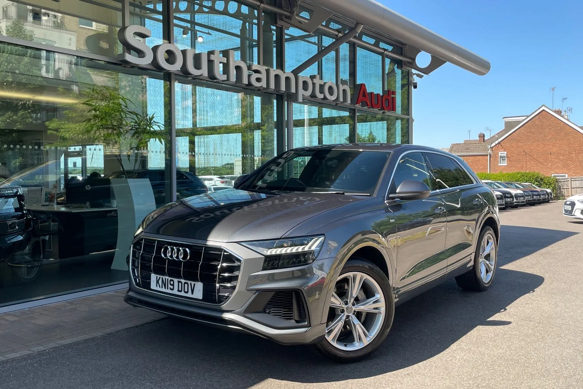 Audi Q8 thumbnail image number 9