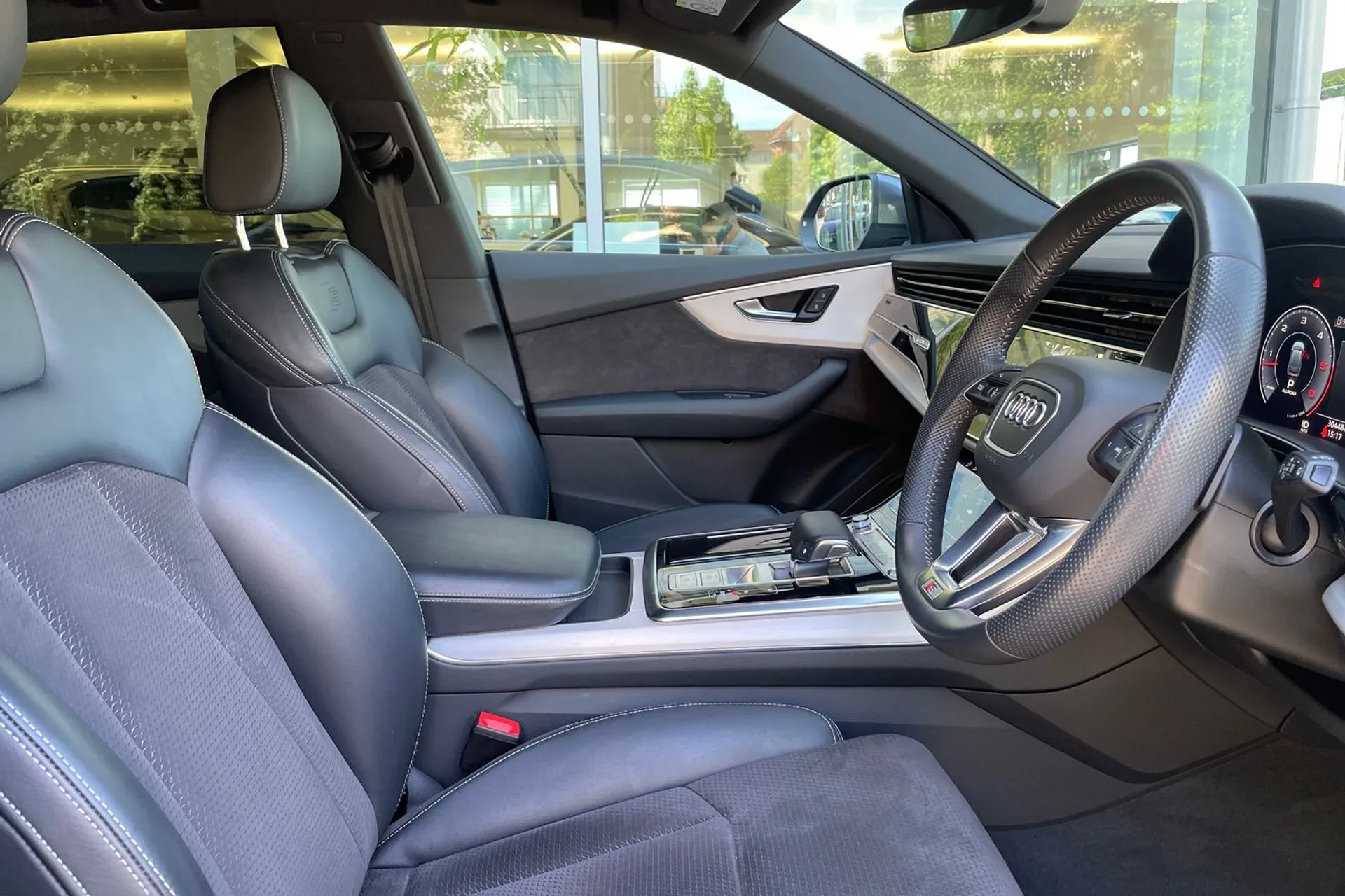 Audi Q8 thumbnail image number 24