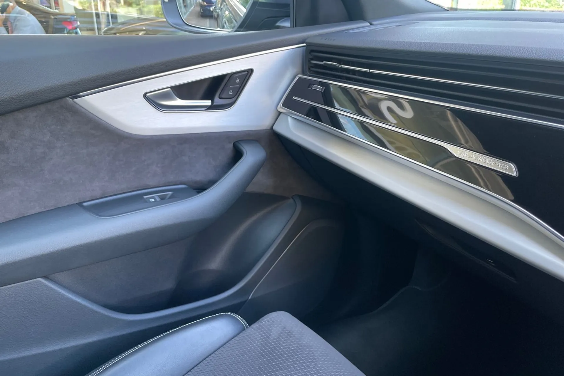 Audi Q8 thumbnail image number 39