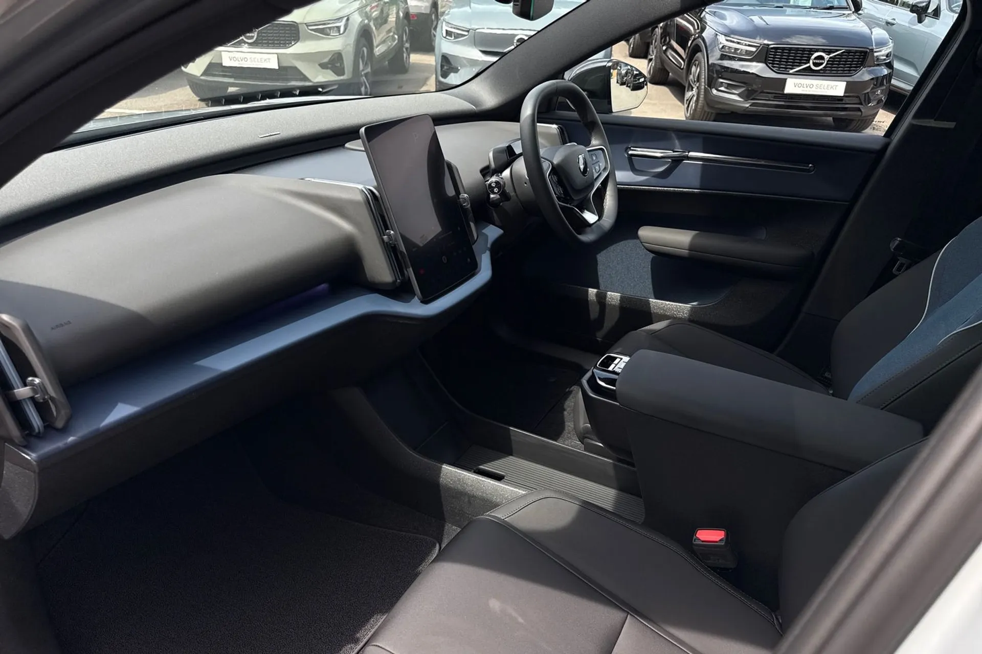Volvo EX30 thumbnail image number 26