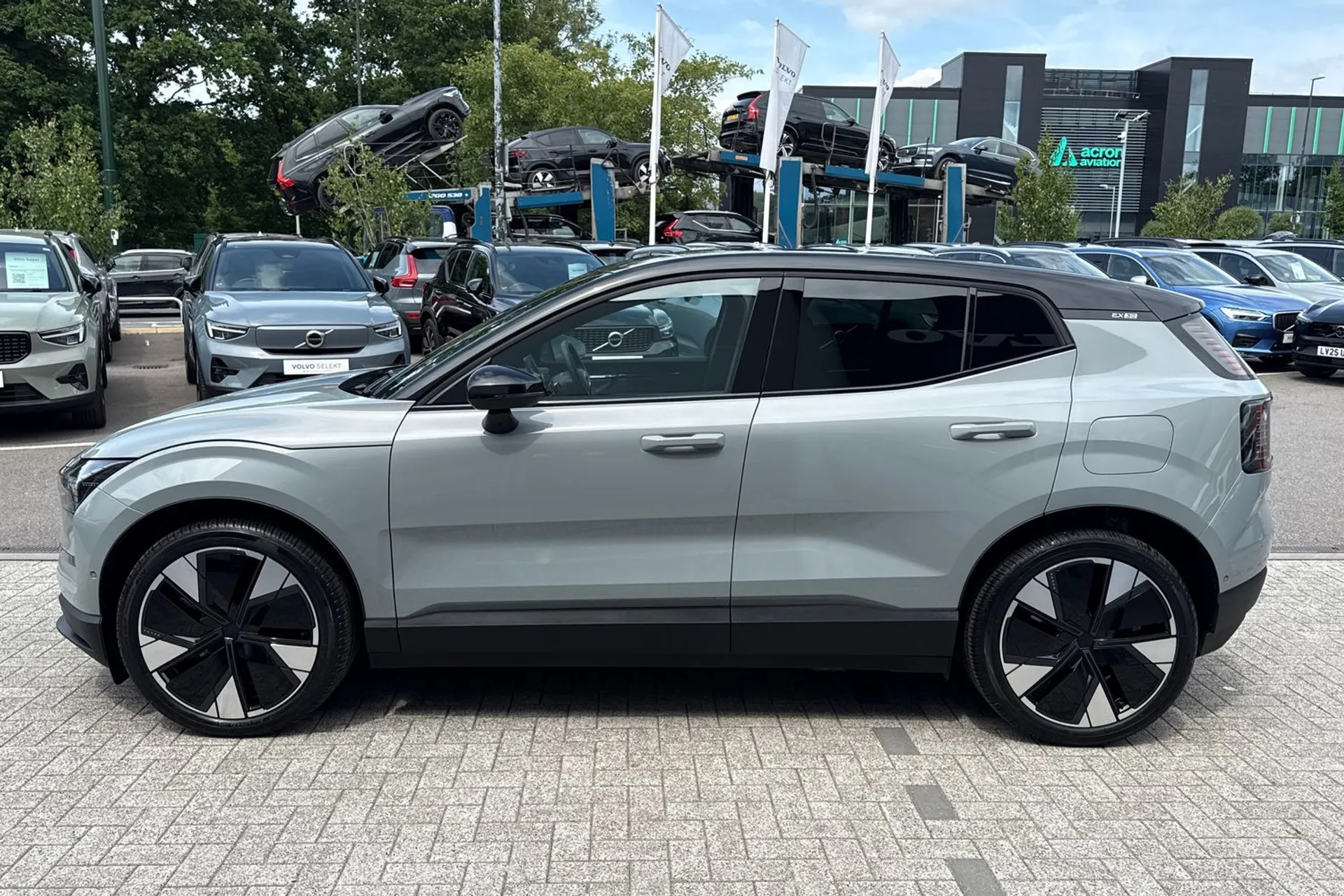 Volvo EX30 thumbnail image number 10
