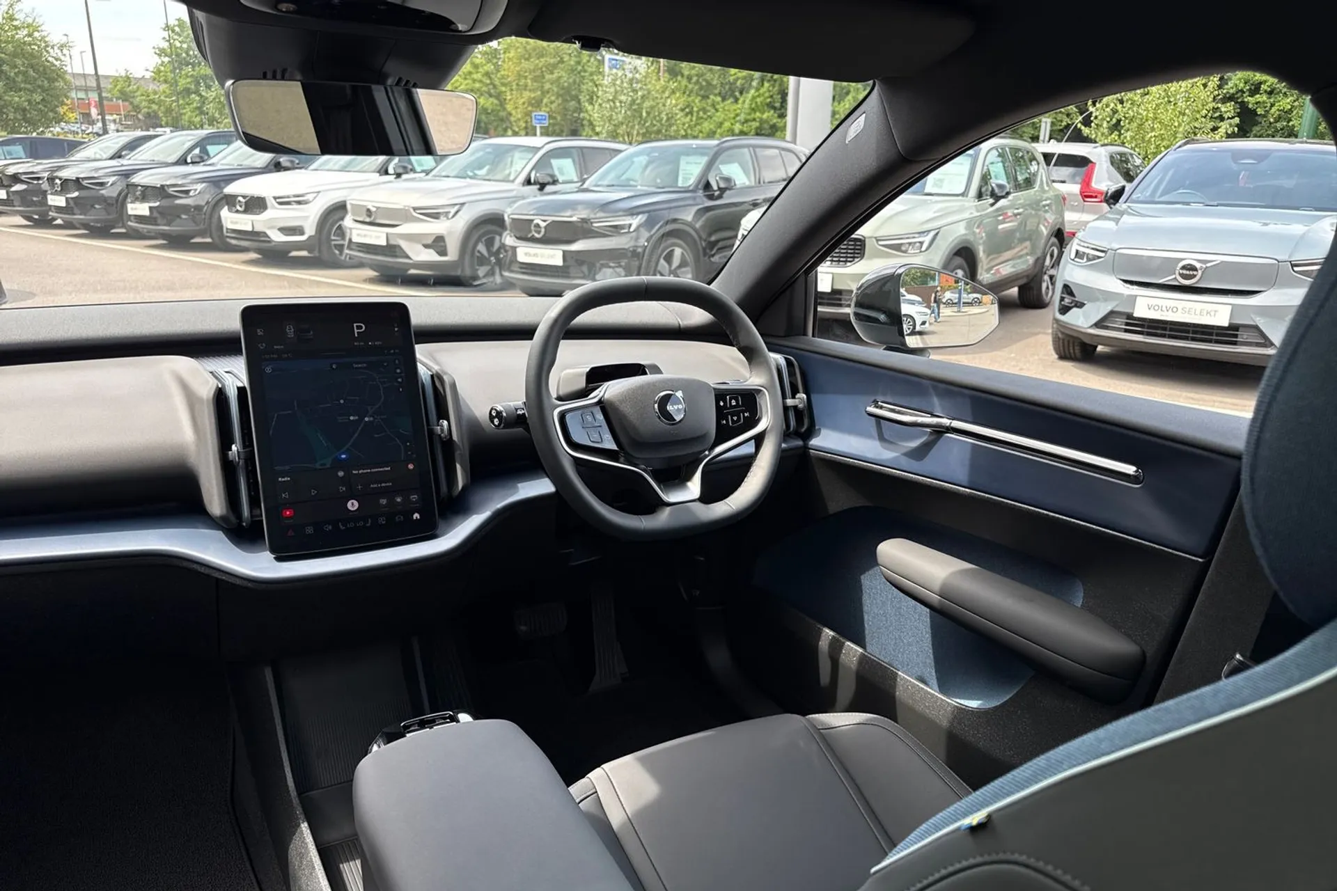 Volvo EX30 thumbnail image number 32