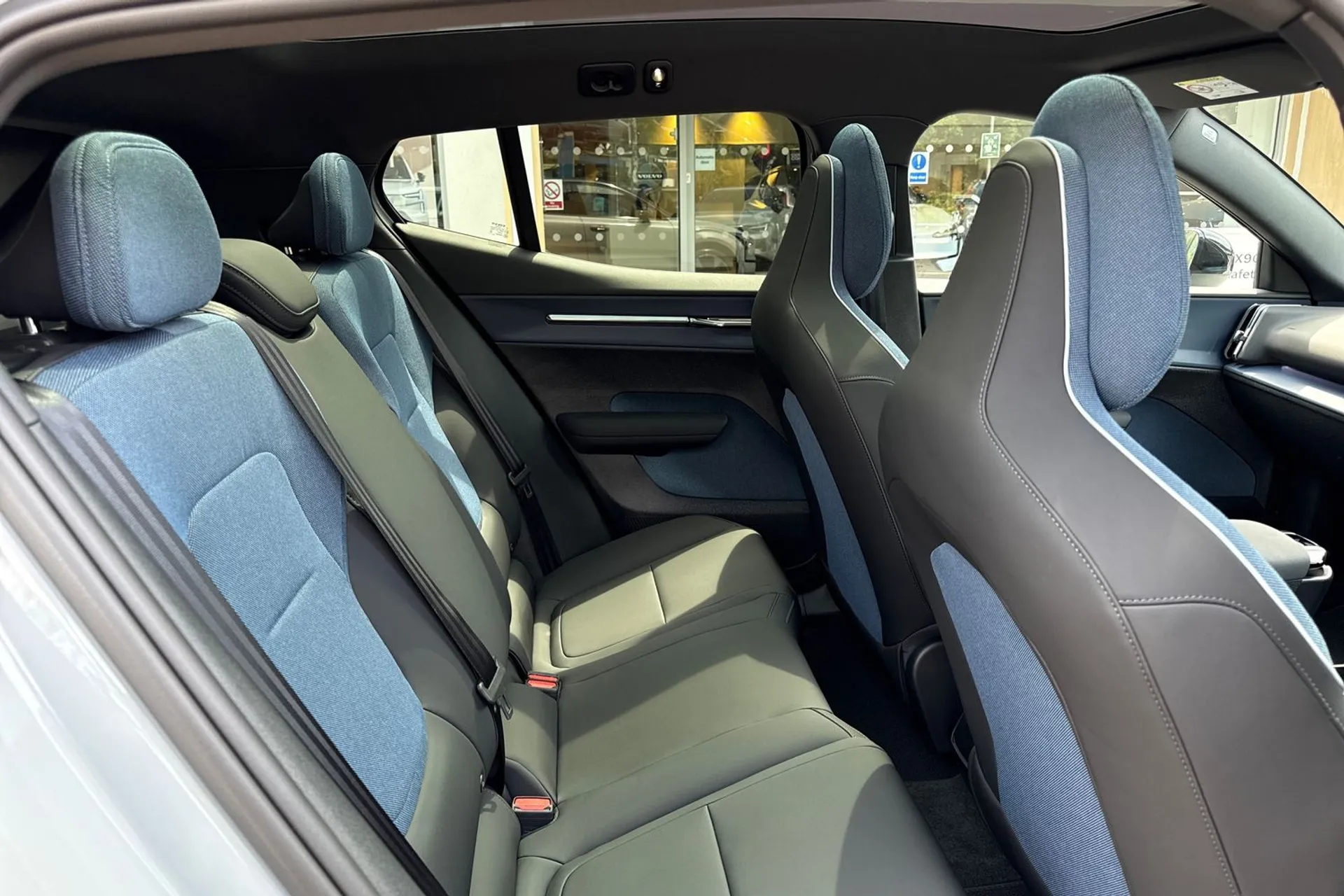 Volvo EX30 thumbnail image number 22