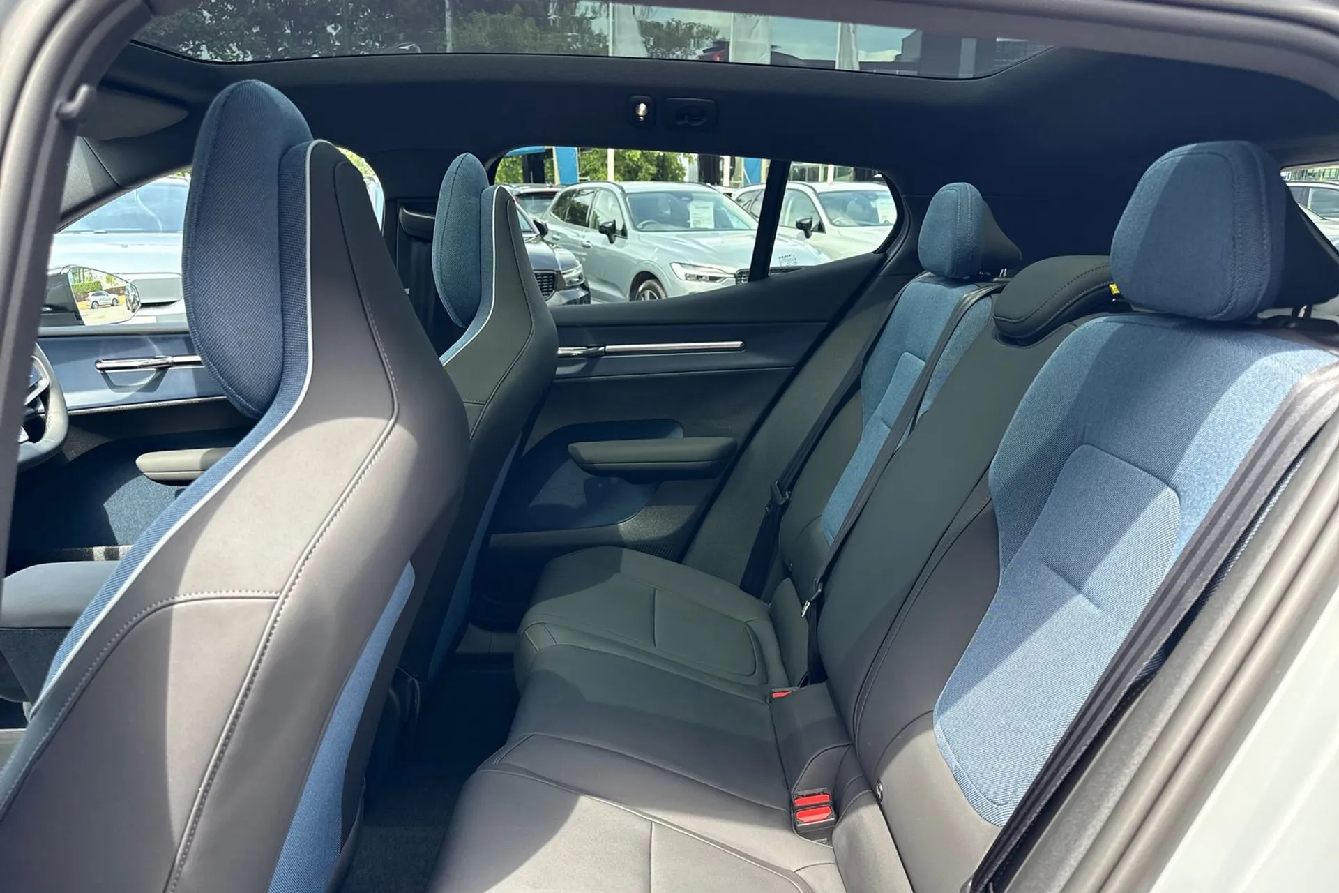Volvo EX30 thumbnail image number 29
