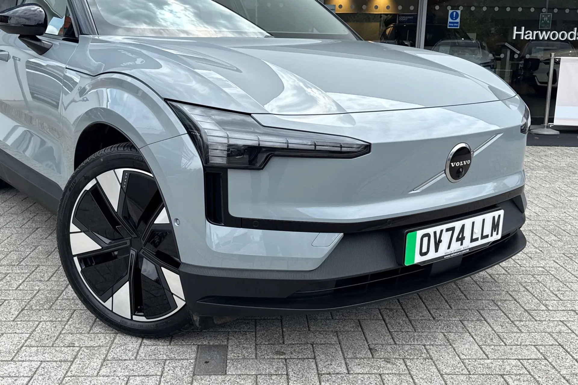 Volvo EX30 thumbnail image number 6