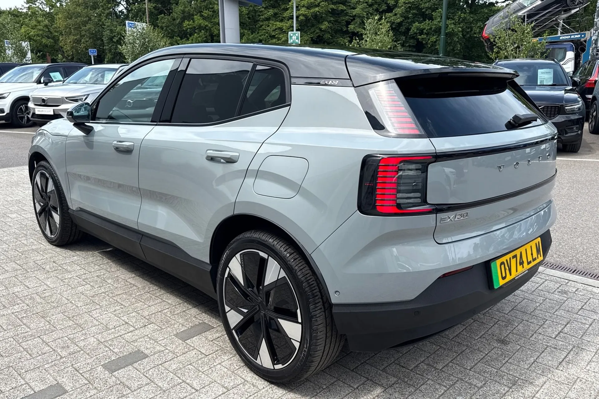 Volvo EX30 thumbnail image number 9