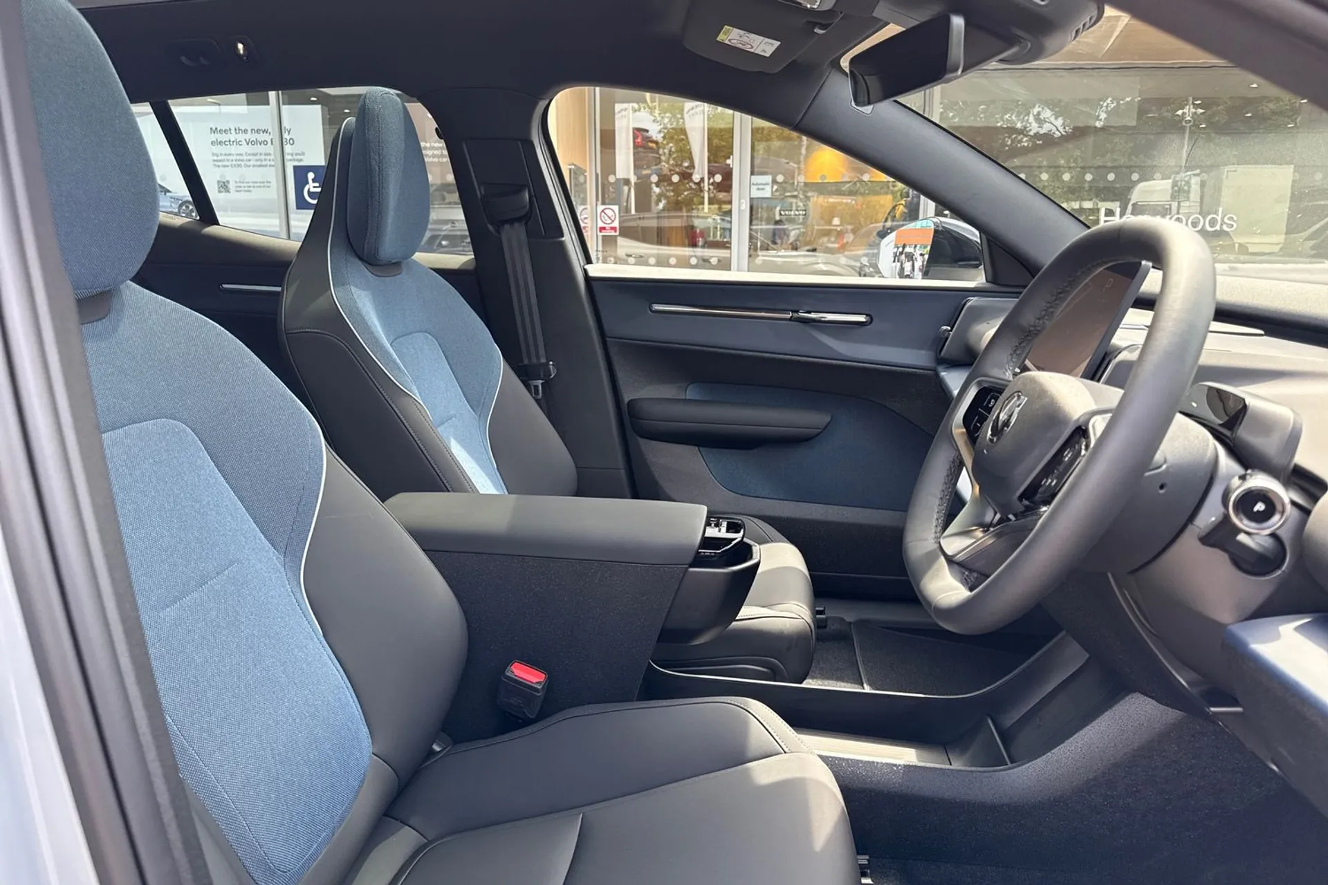 Volvo EX30 thumbnail image number 25