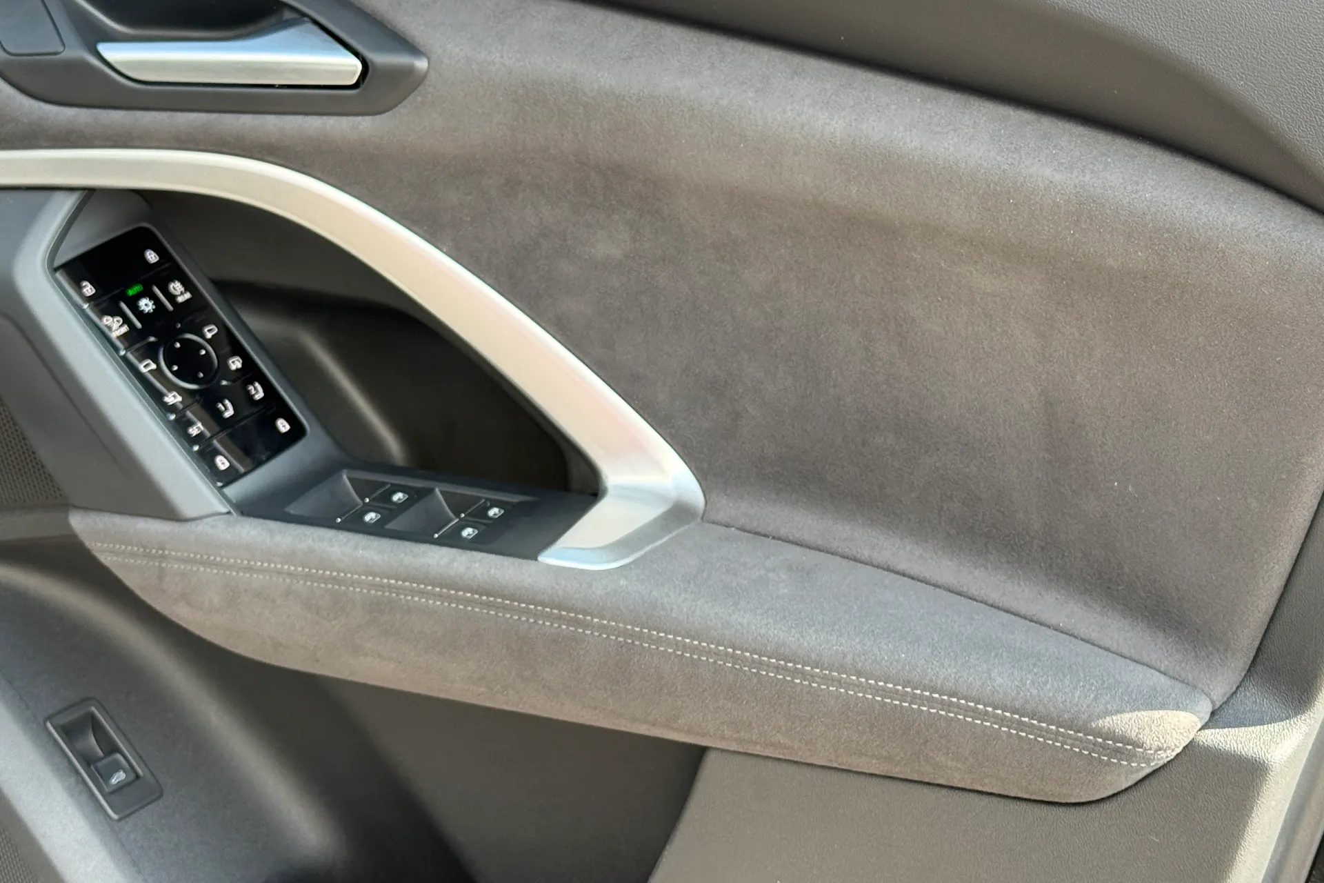 Audi Q5 thumbnail image number 28