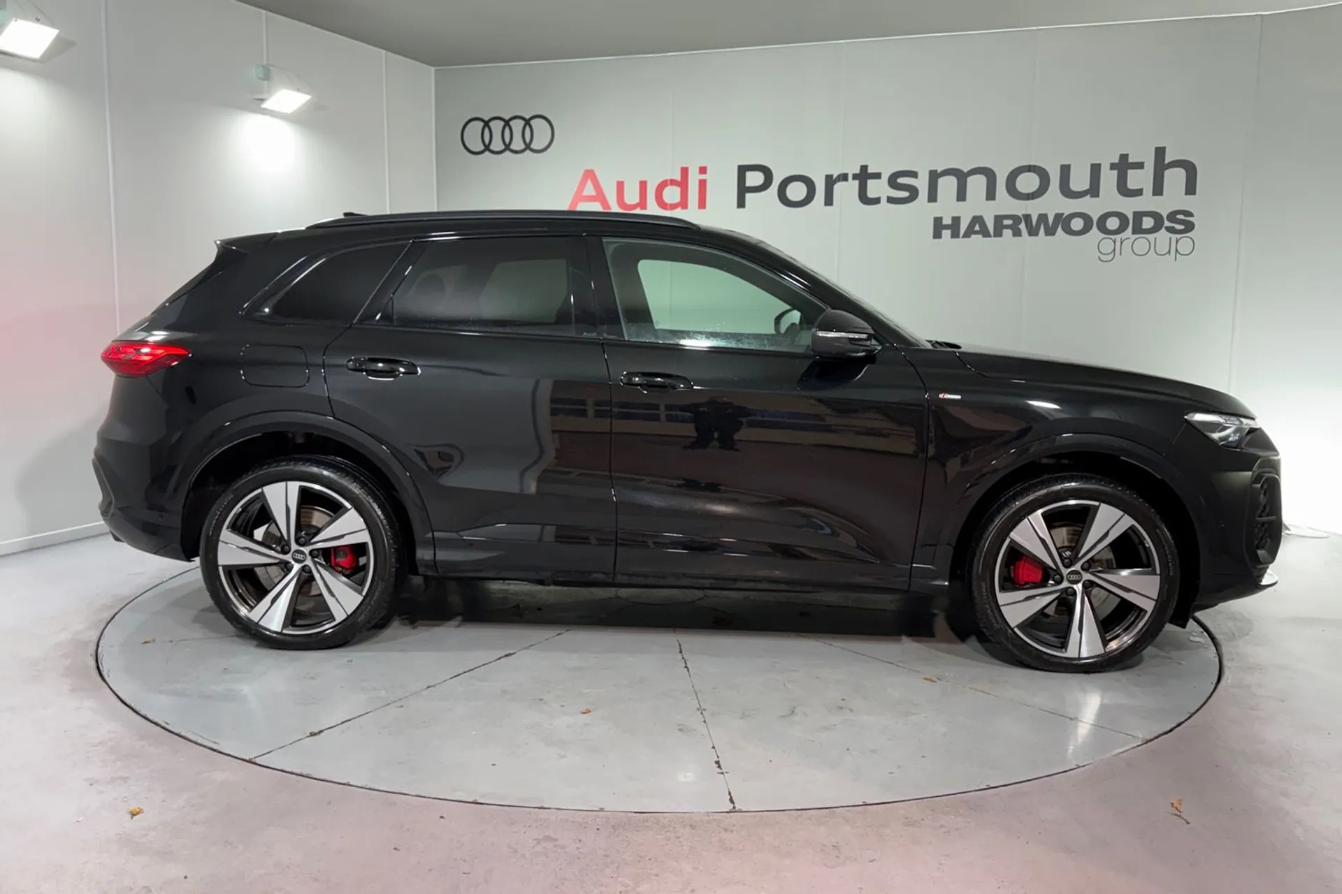 Audi Q5 thumbnail image number 2