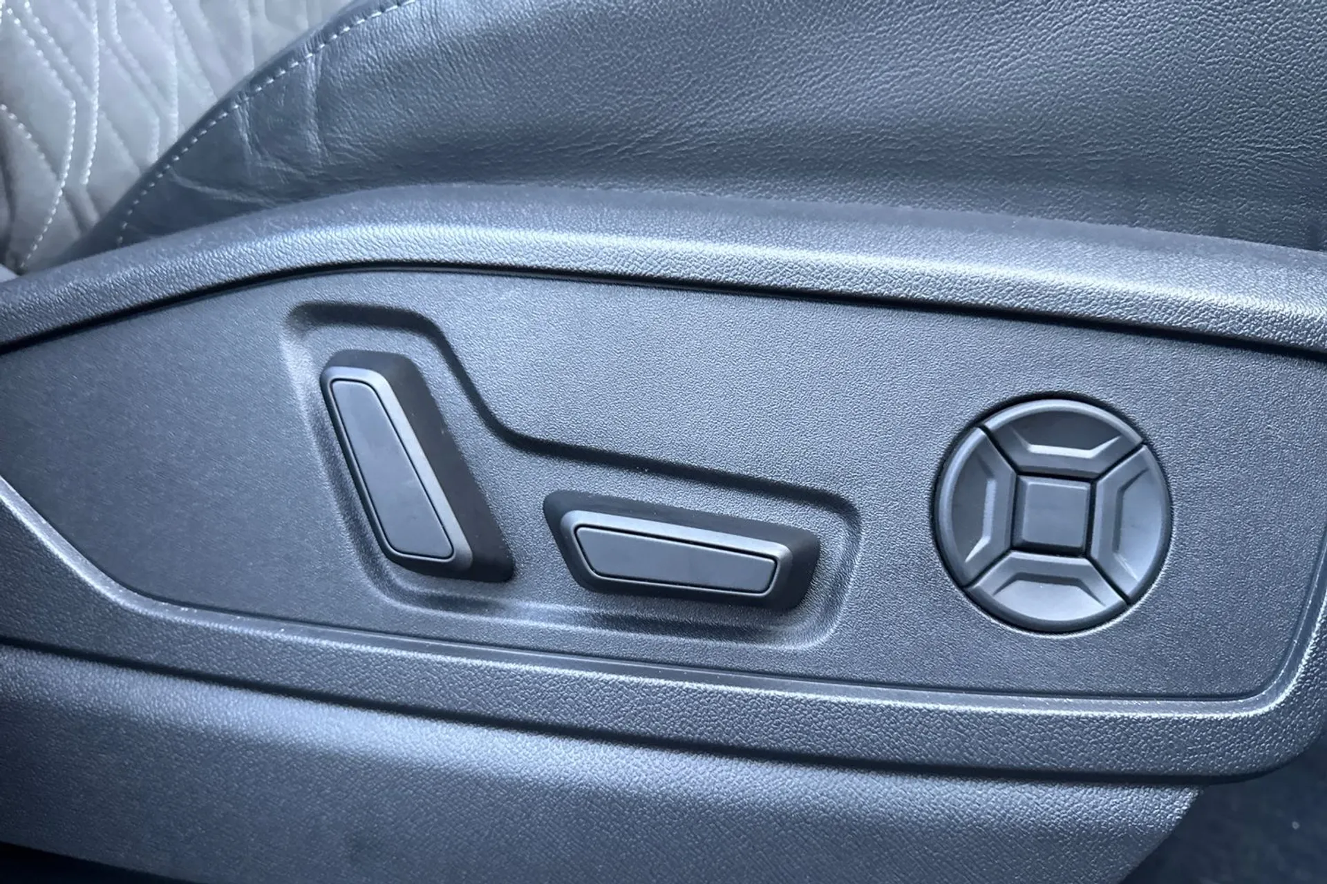 Audi Q5 thumbnail image number 22