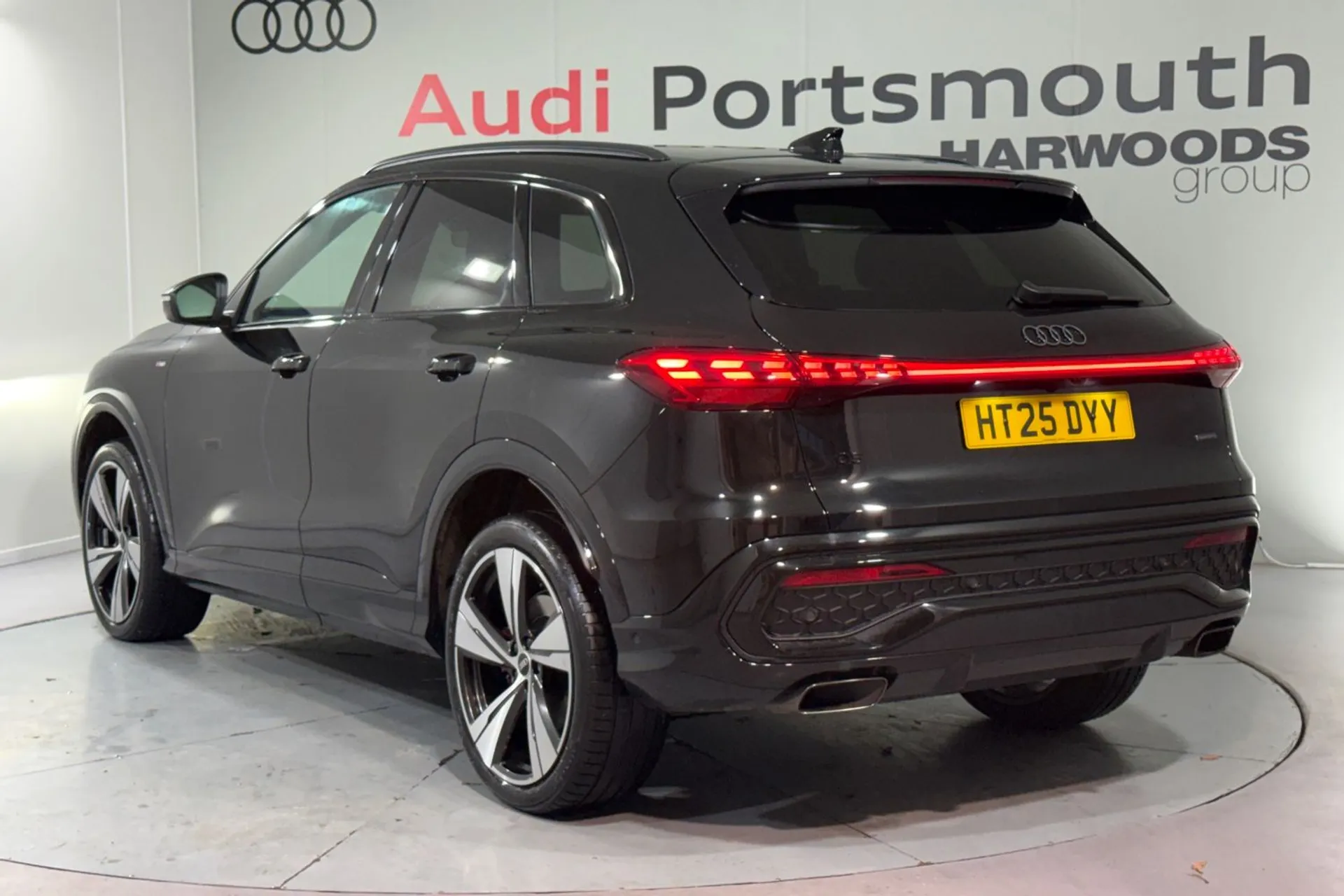 Audi Q5 thumbnail image number 10