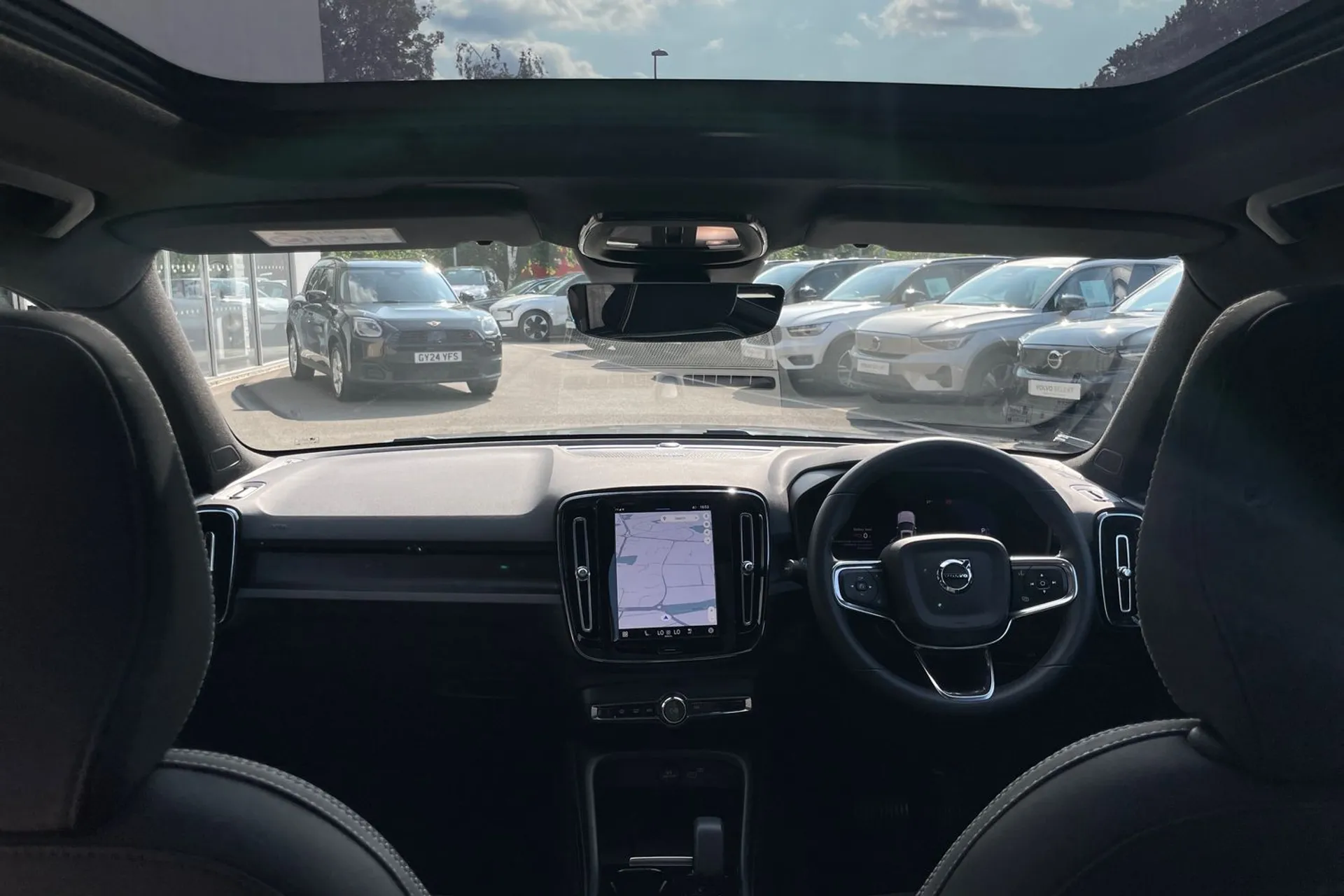 Volvo XC40 thumbnail image number 3