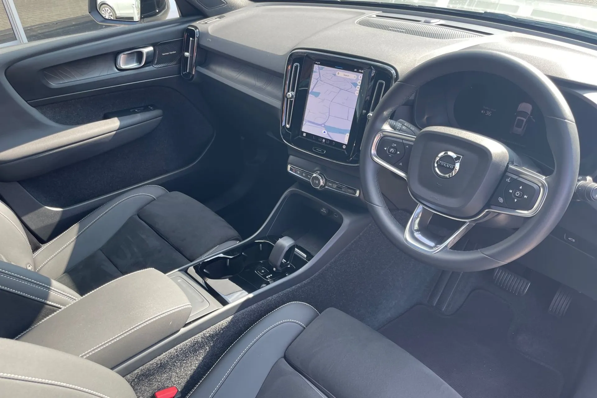 Volvo XC40 thumbnail image number 5
