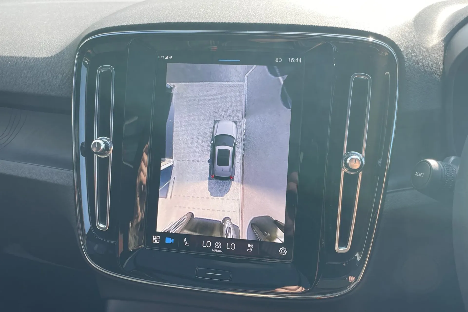 Volvo XC40 thumbnail image number 4