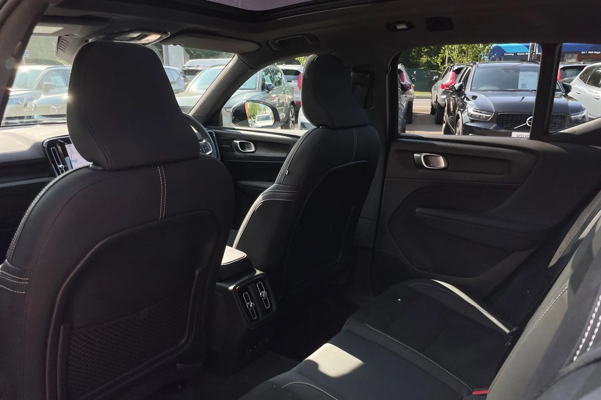 Volvo XC40 thumbnail image number 30