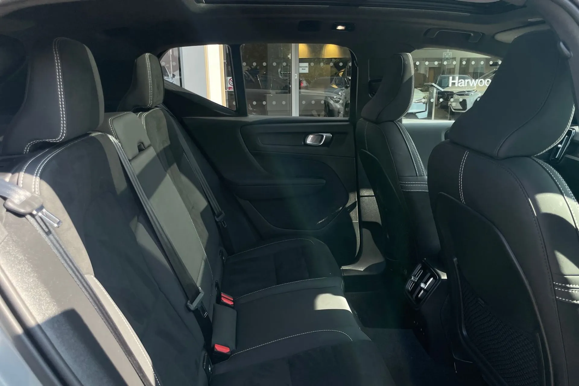 Volvo XC40 thumbnail image number 22