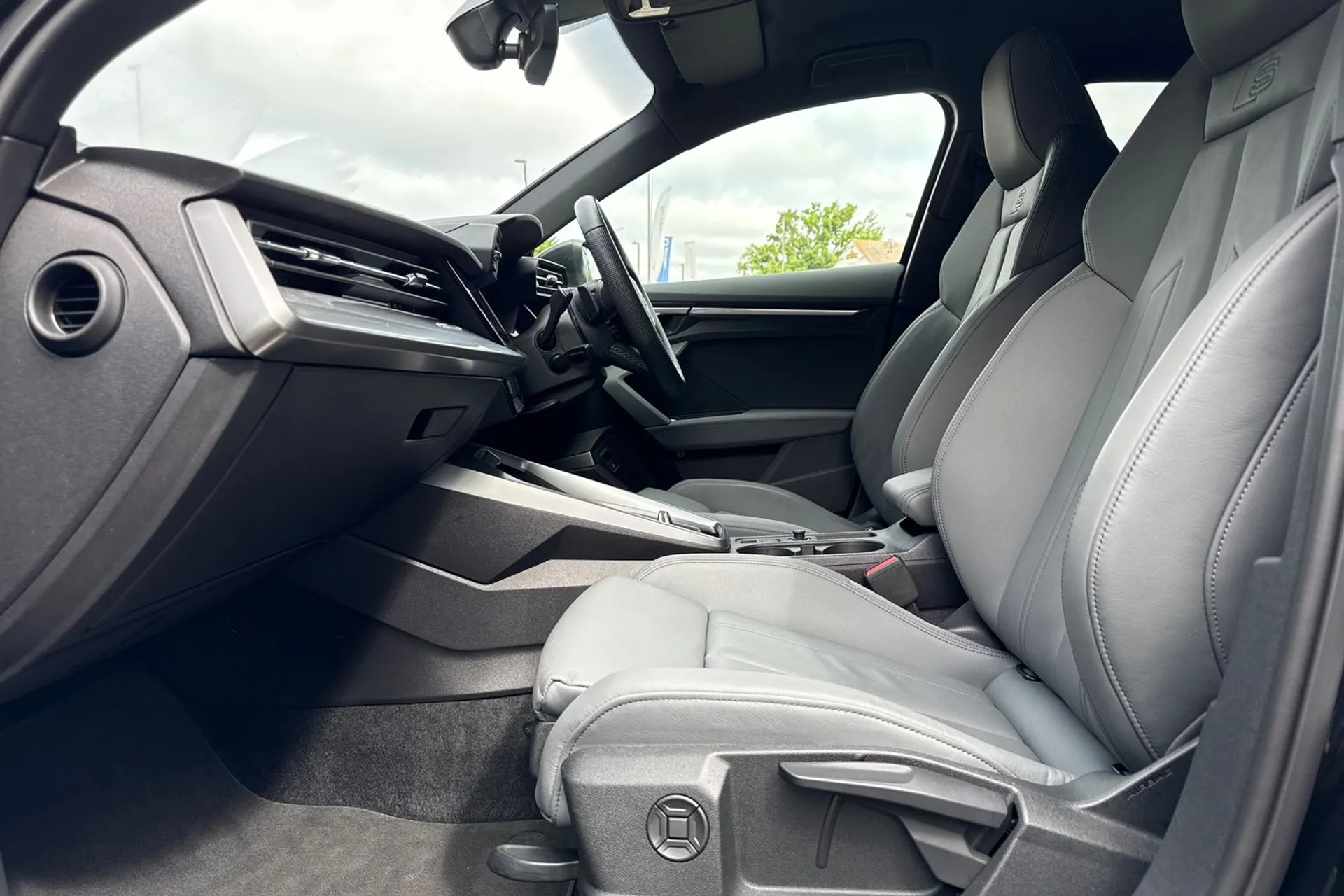 Audi A3 thumbnail image number 28