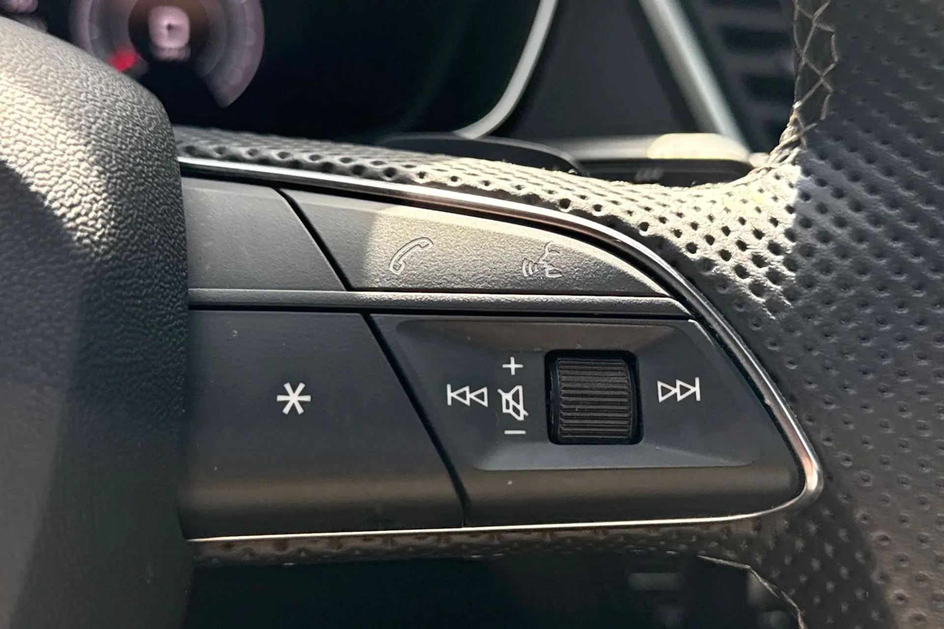 Audi Q5 thumbnail image number 38