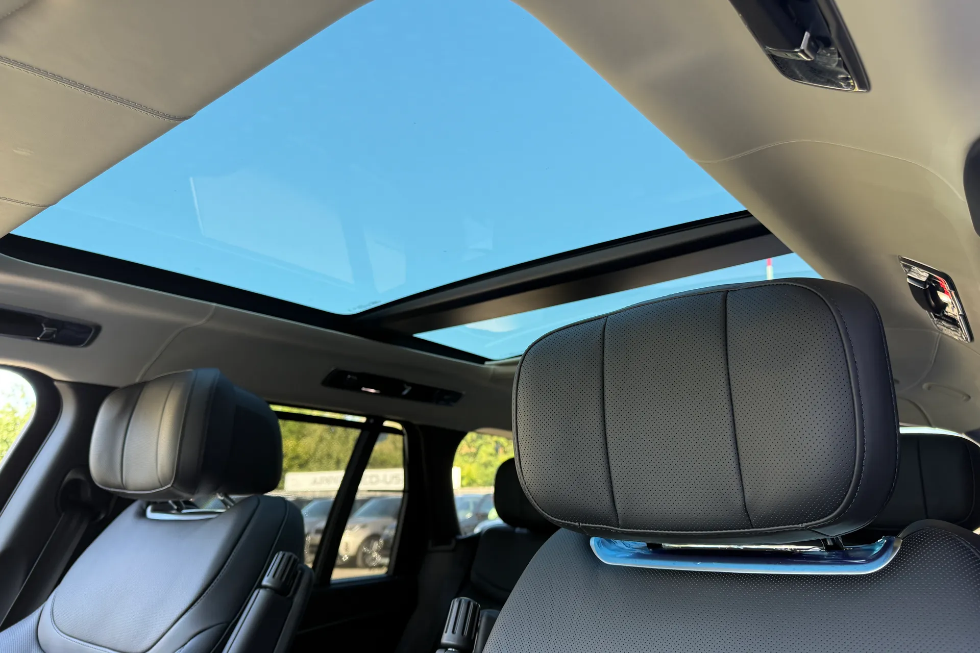 LAND ROVER RANGE ROVER thumbnail image number 4