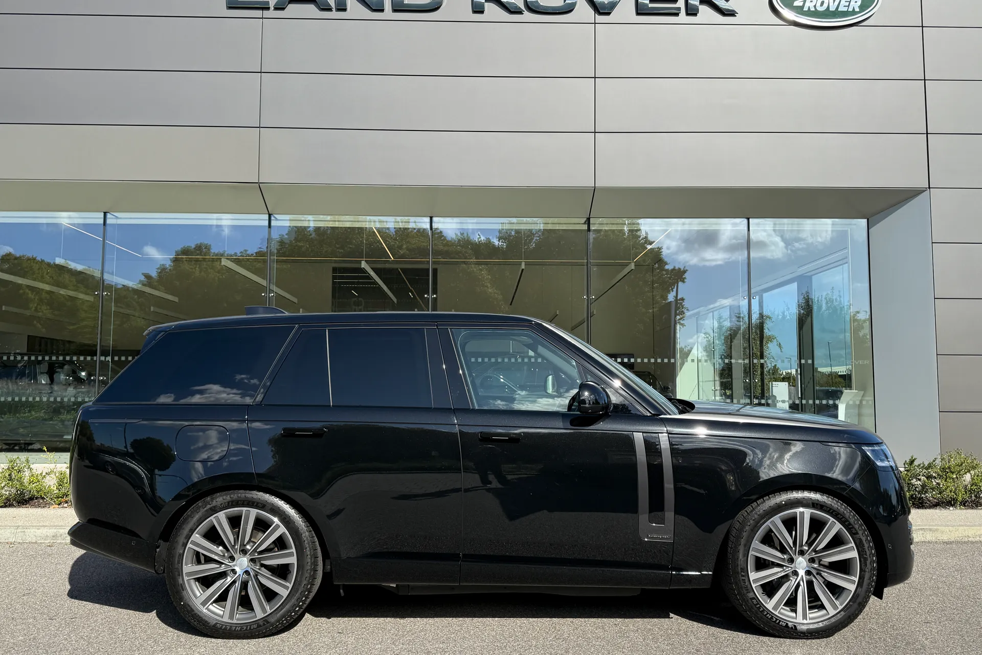 LAND ROVER RANGE ROVER thumbnail image number 2