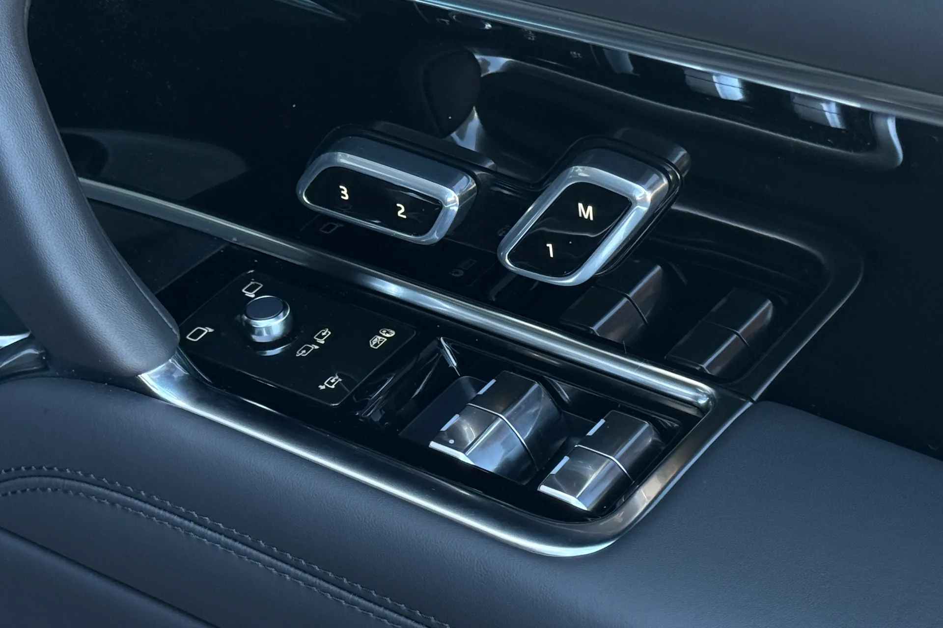 LAND ROVER RANGE ROVER thumbnail image number 58