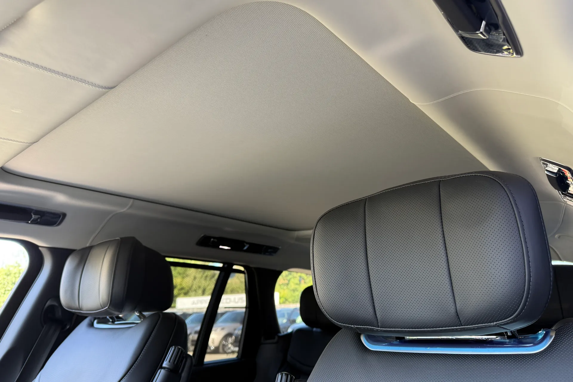 LAND ROVER RANGE ROVER thumbnail image number 52