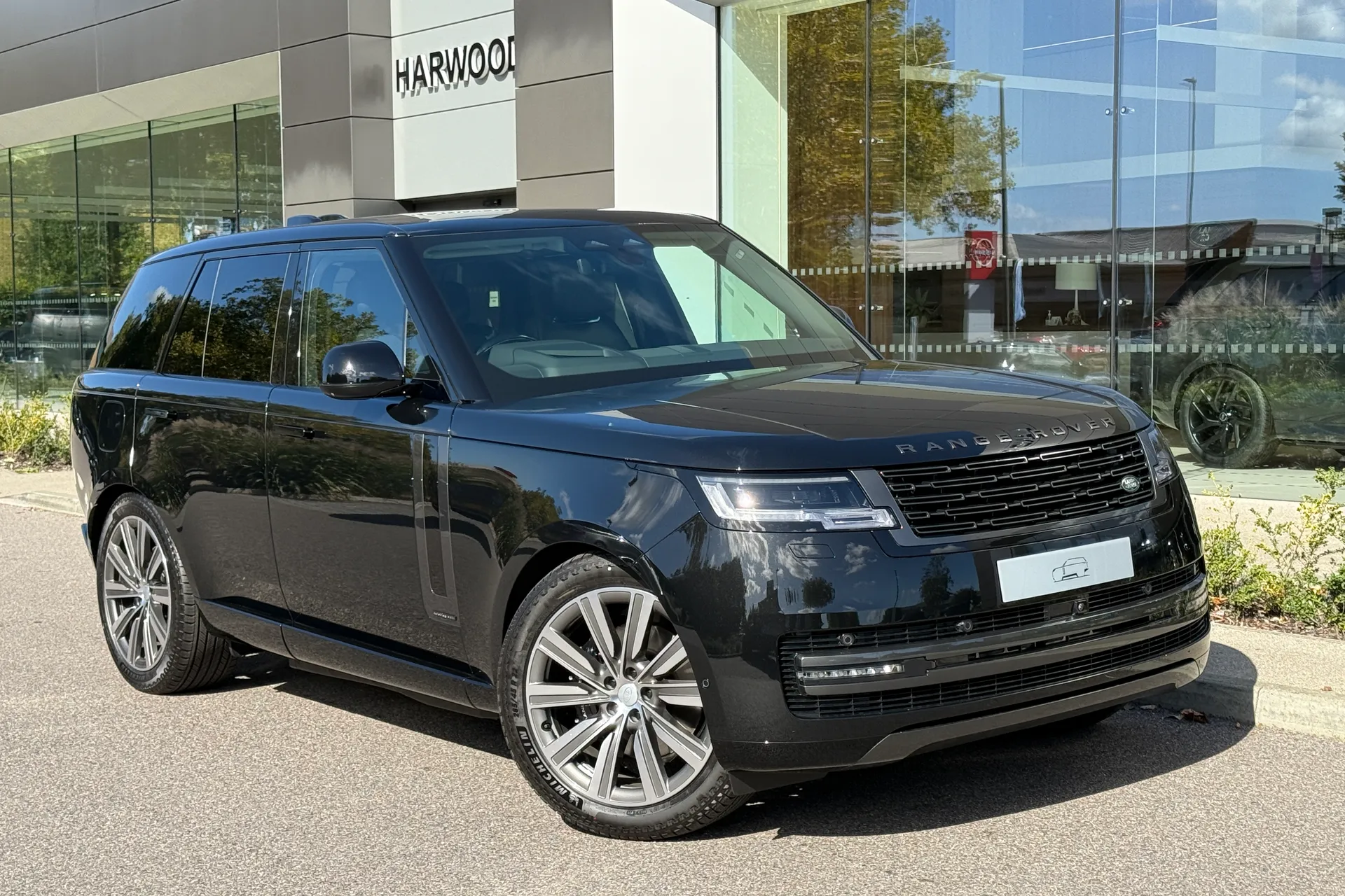 LAND ROVER RANGE ROVER focused image