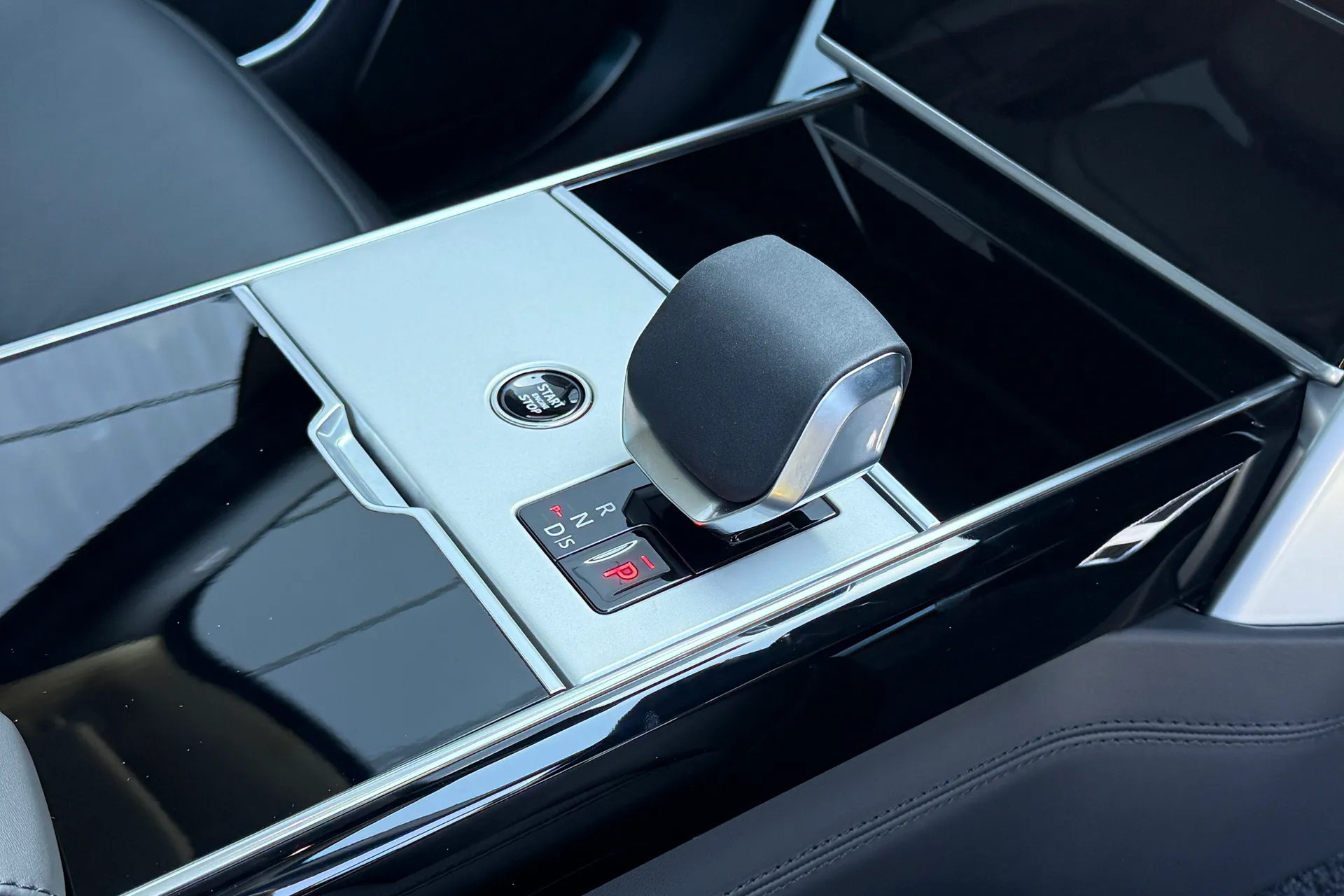 LAND ROVER RANGE ROVER thumbnail image number 25