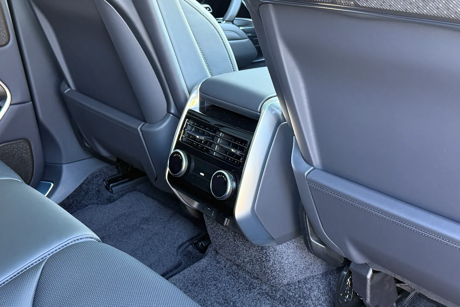 LAND ROVER RANGE ROVER thumbnail image number 46