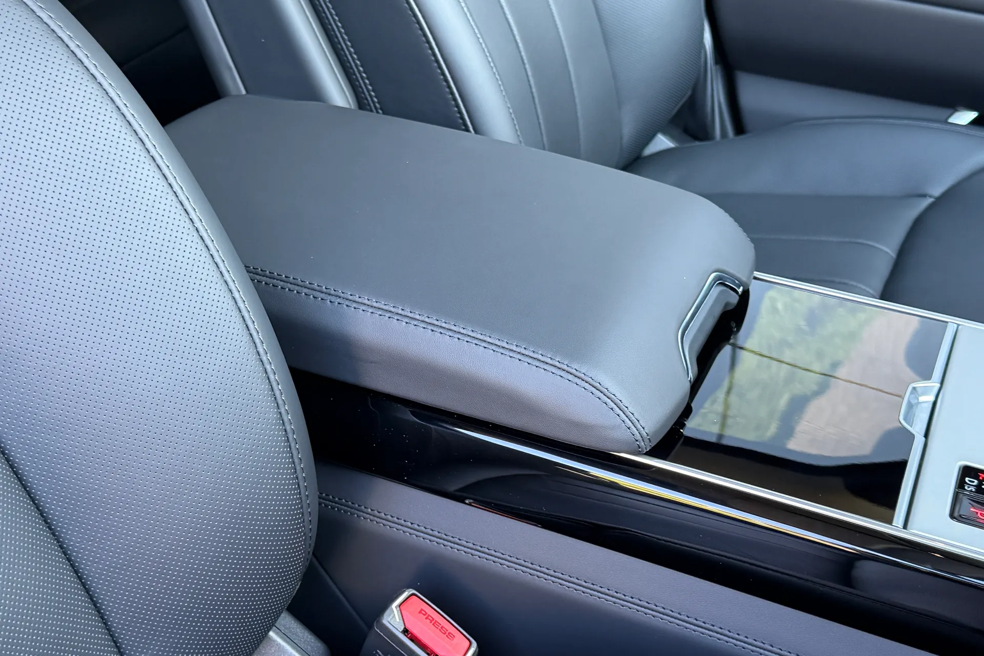 LAND ROVER RANGE ROVER thumbnail image number 26