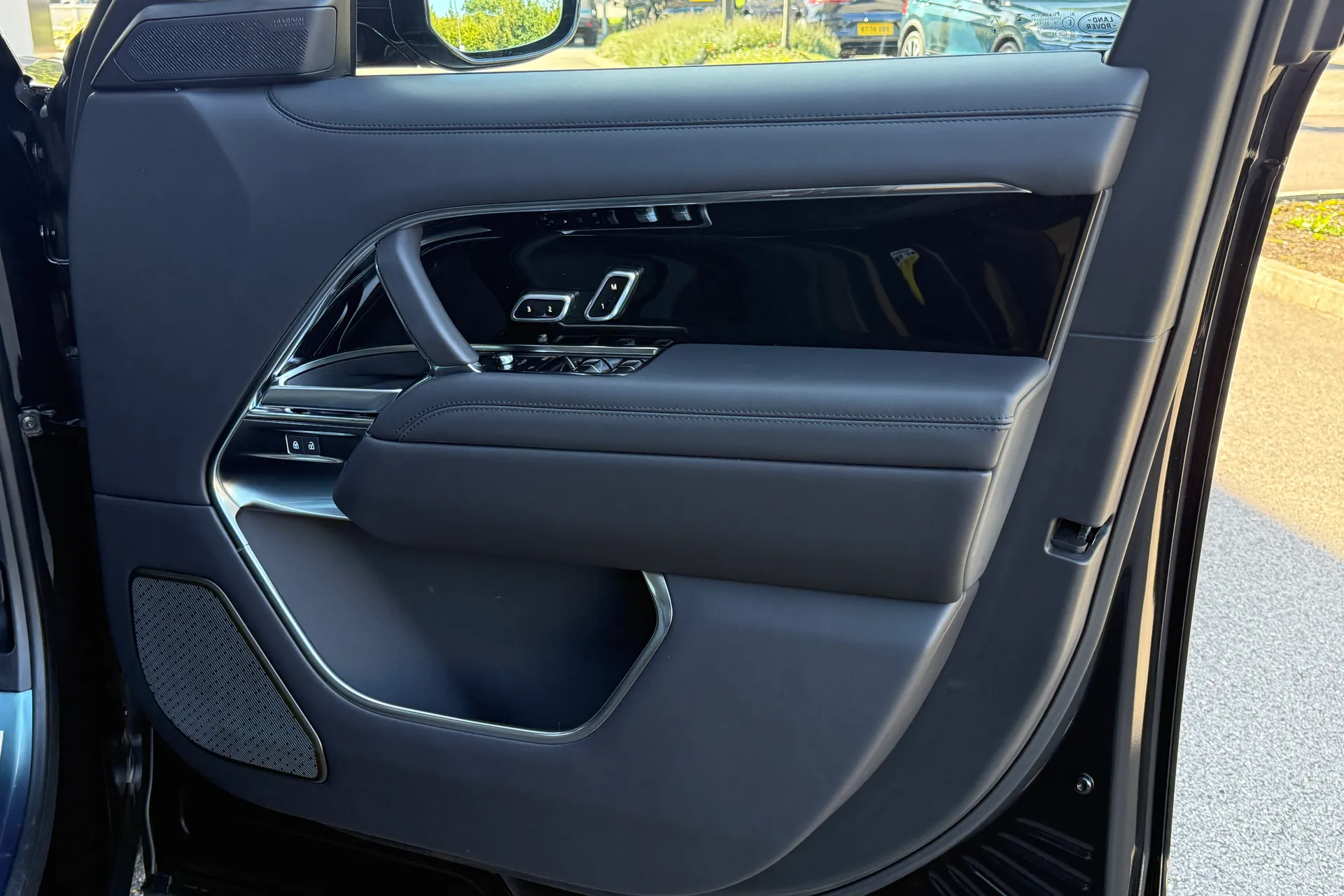 LAND ROVER RANGE ROVER thumbnail image number 60