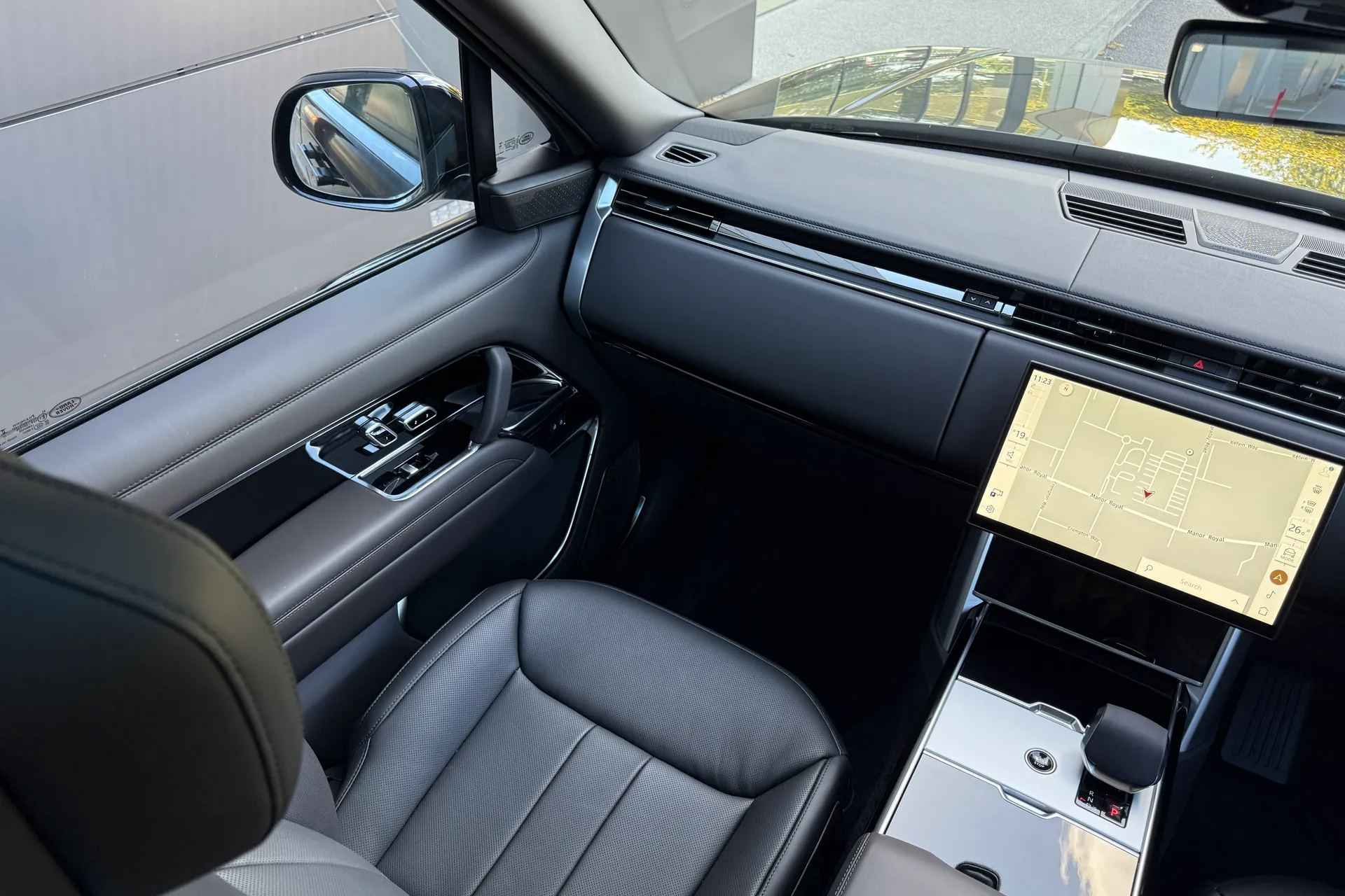 LAND ROVER RANGE ROVER thumbnail image number 24