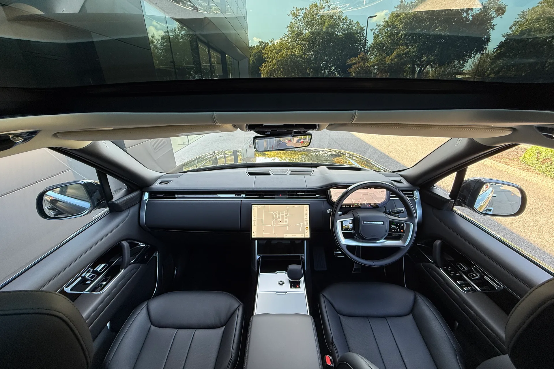 LAND ROVER RANGE ROVER thumbnail image number 3