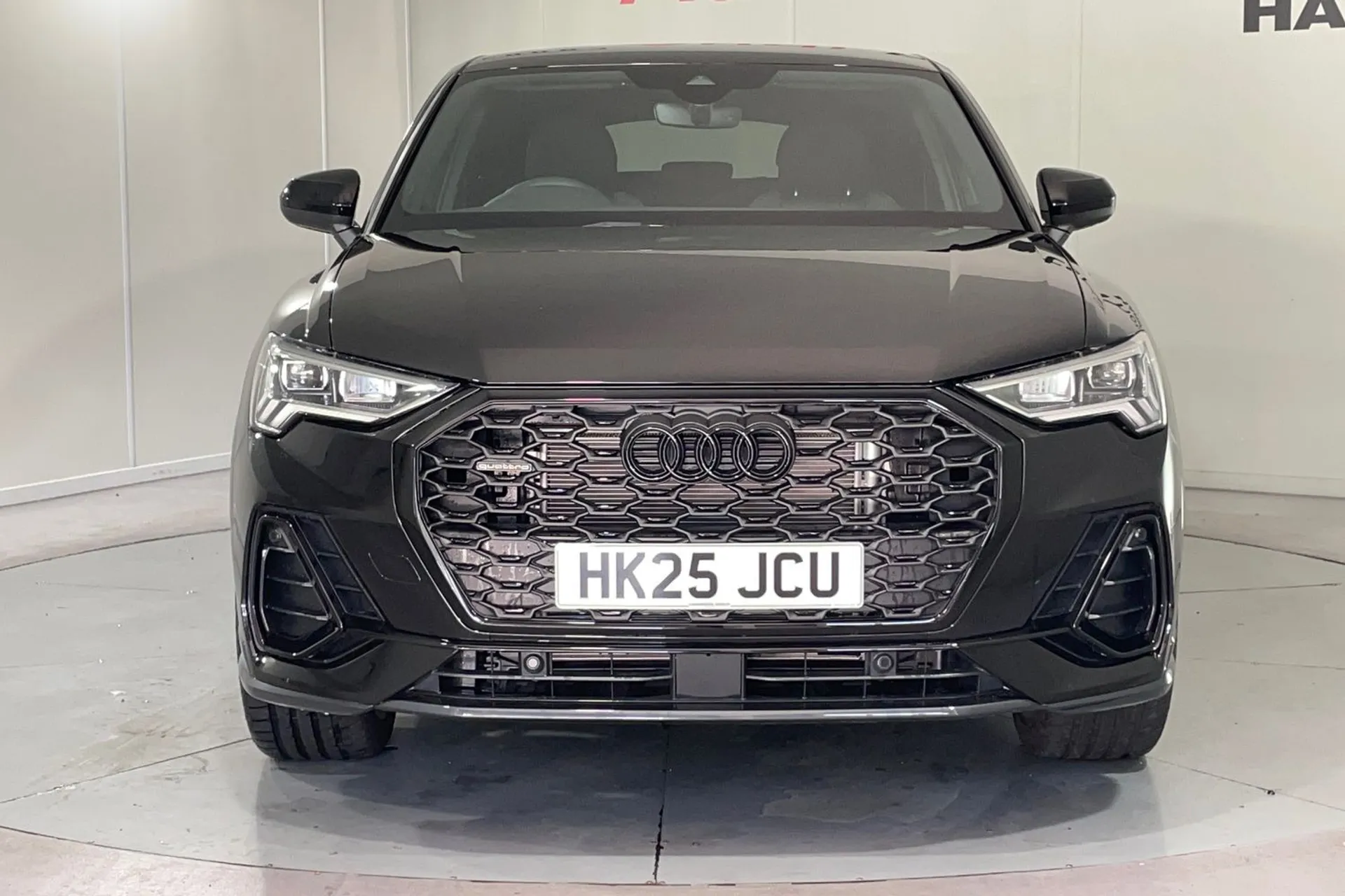 Audi Q3 thumbnail image number 6