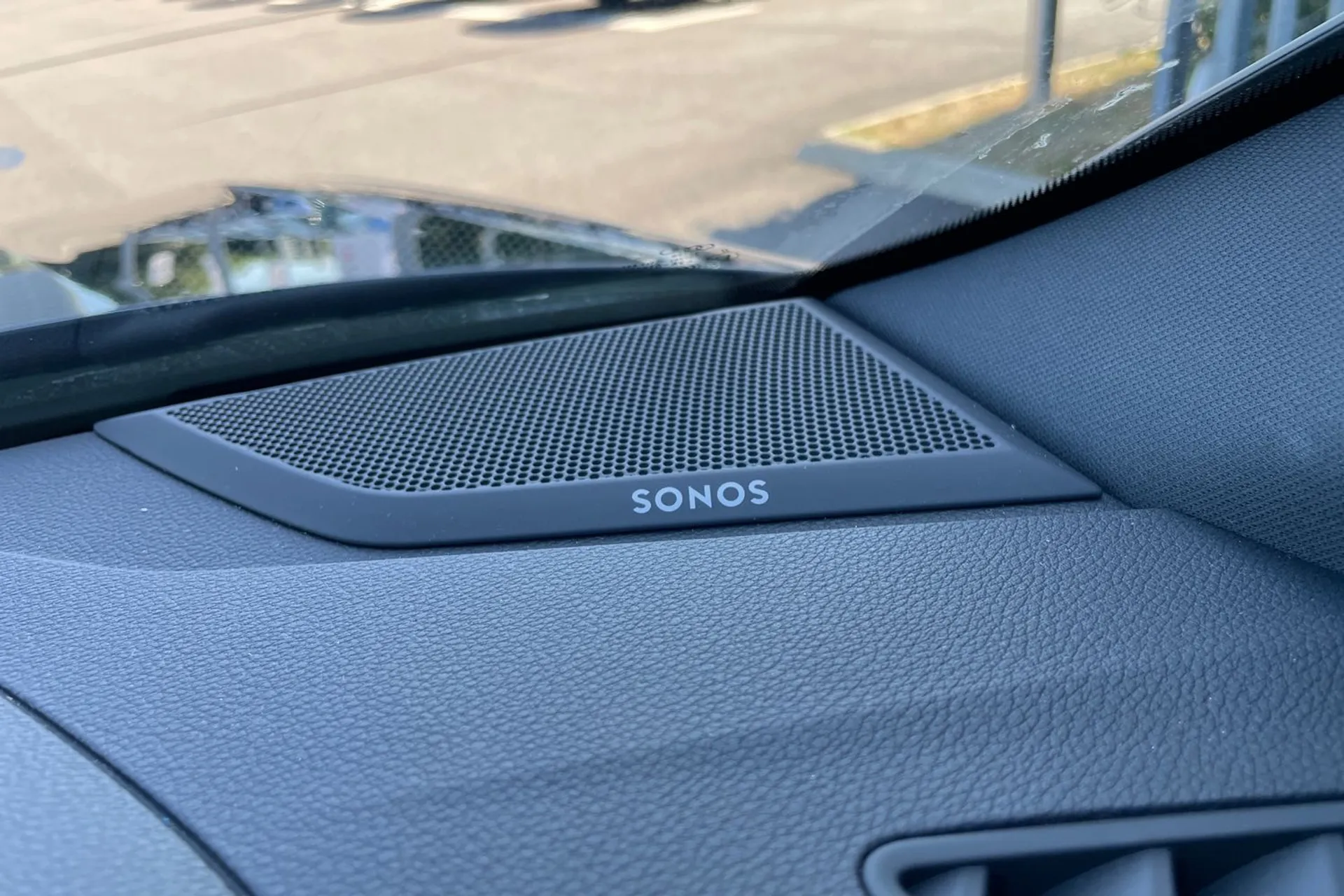 Audi Q3 thumbnail image number 35