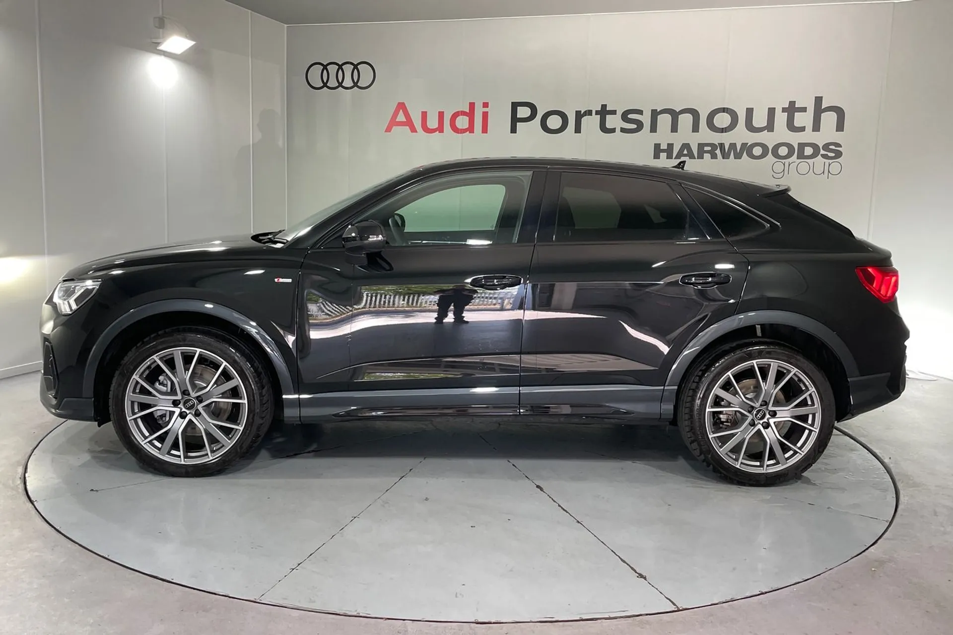 Audi Q3 thumbnail image number 11