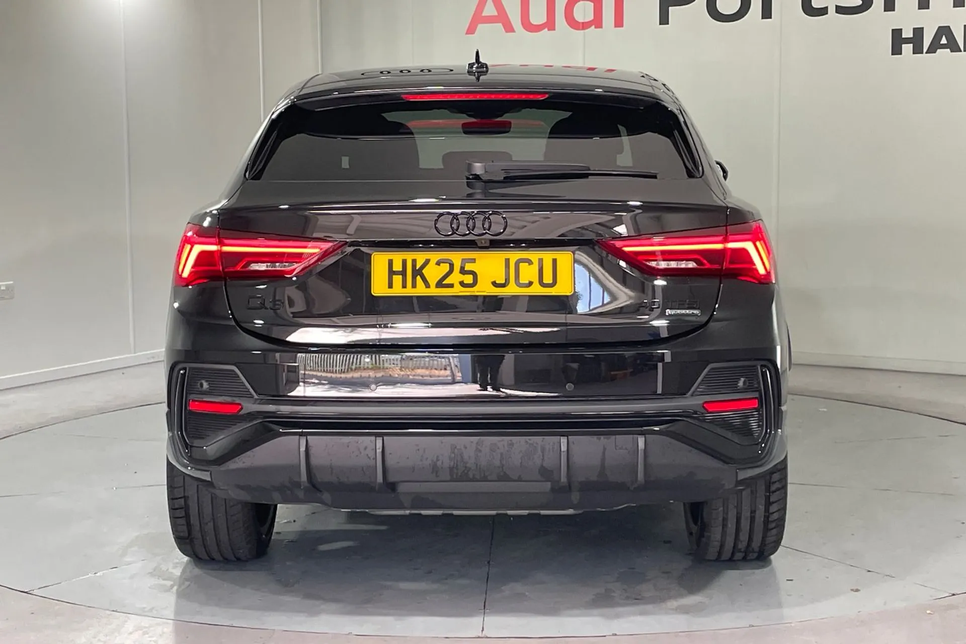 Audi Q3 thumbnail image number 7
