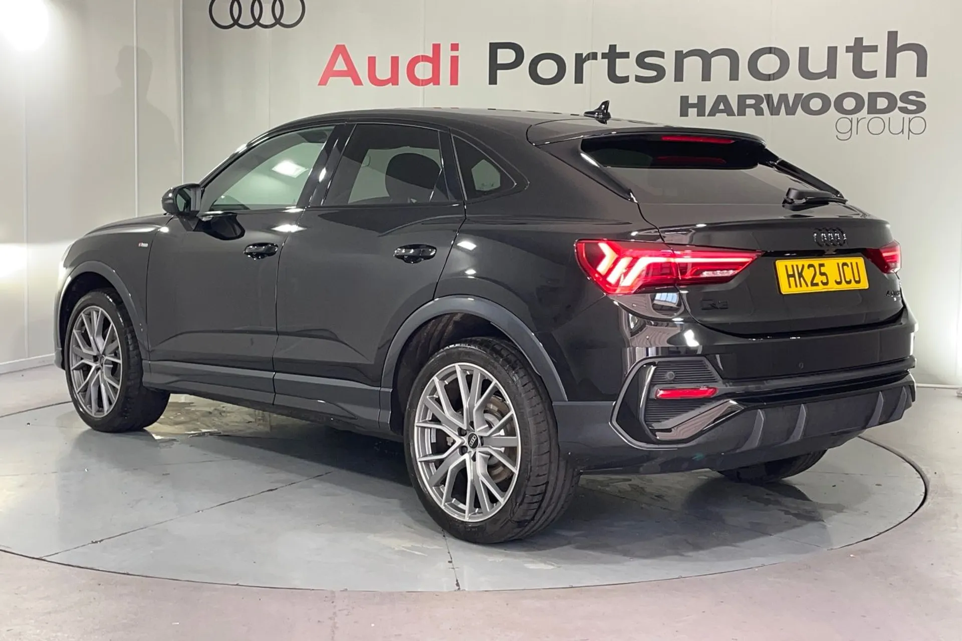 Audi Q3 thumbnail image number 8