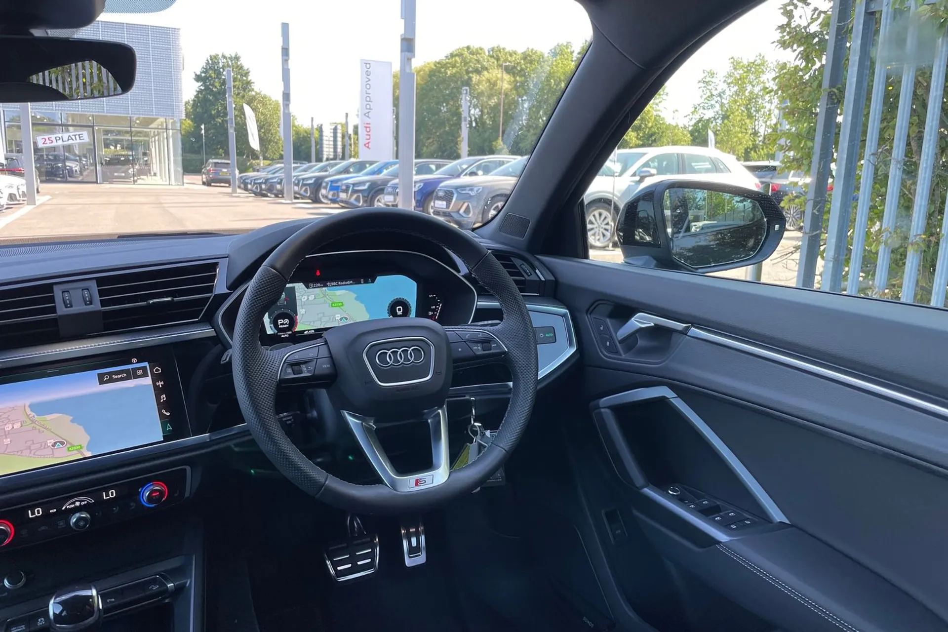 Audi Q3 thumbnail image number 37
