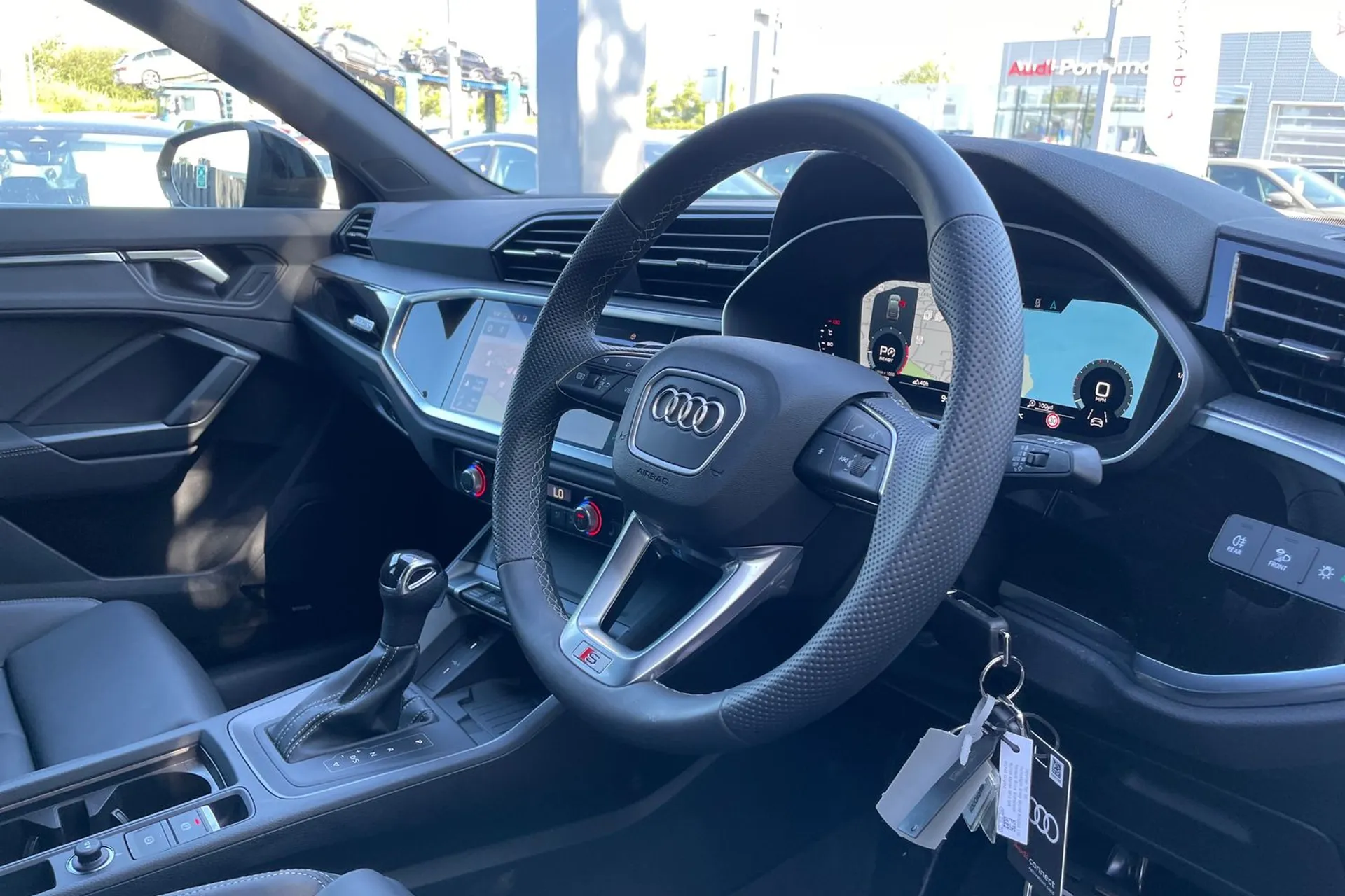 Audi Q3 thumbnail image number 26
