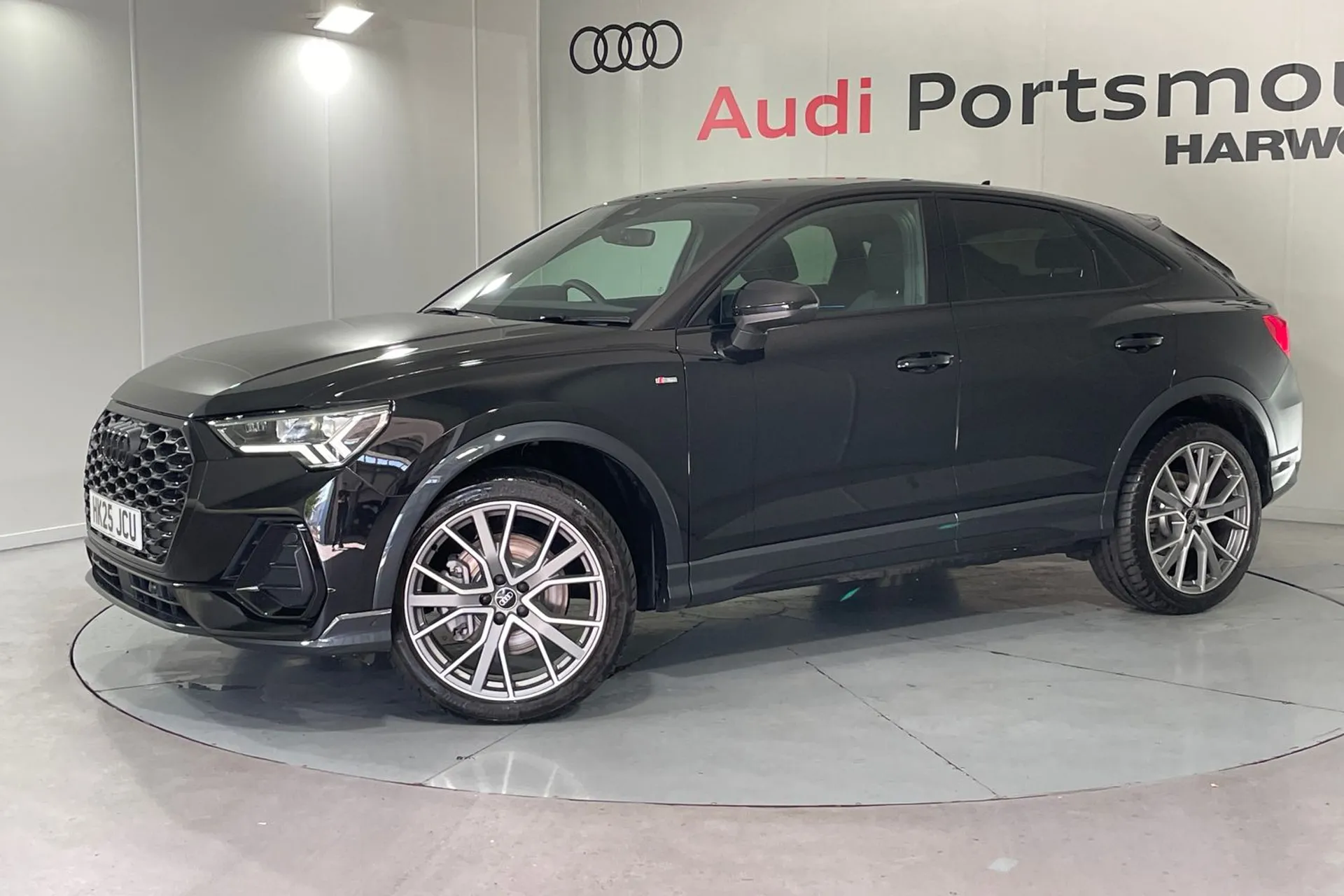 Audi Q3 thumbnail image number 5