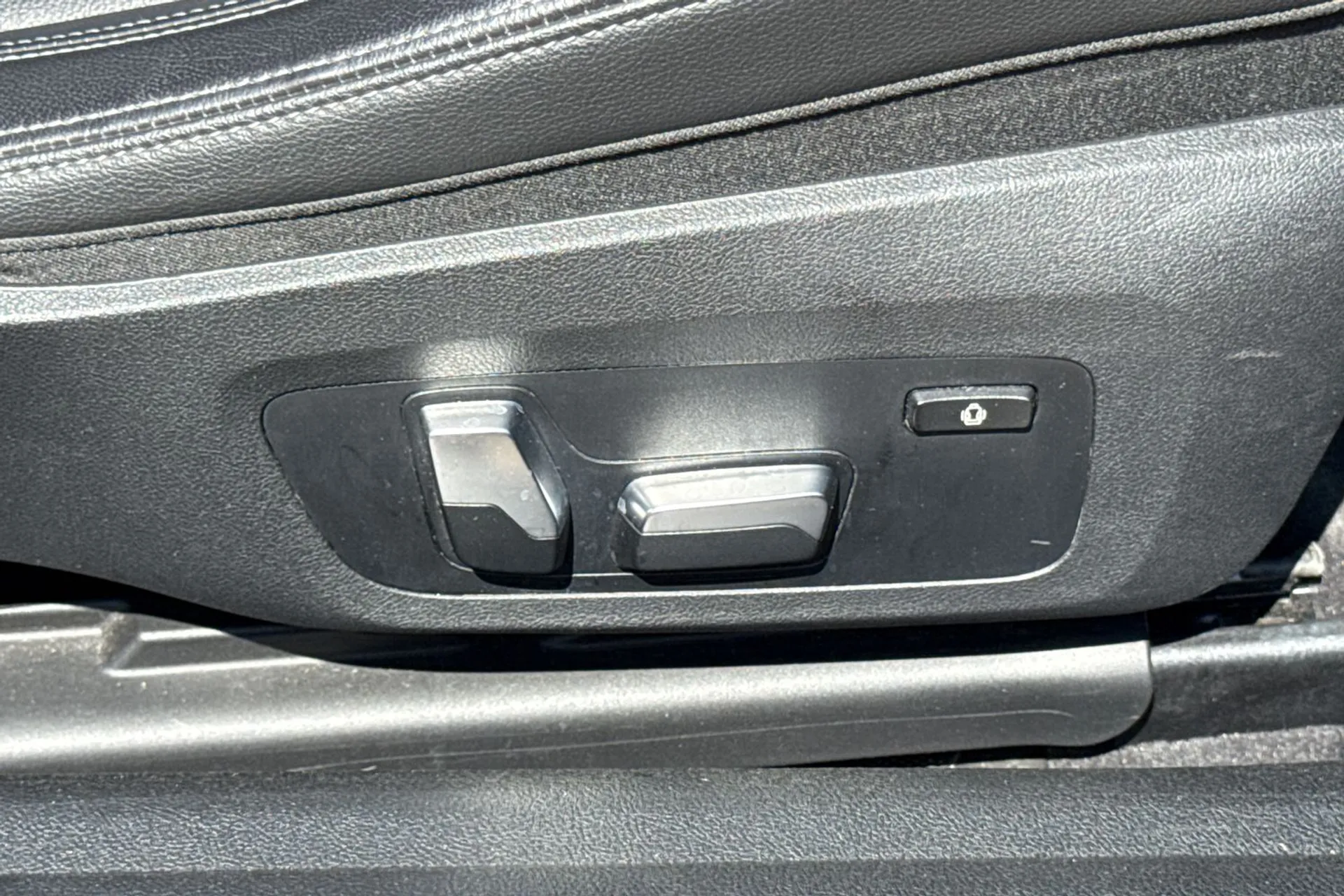 BMW 4 SERIES thumbnail image number 46