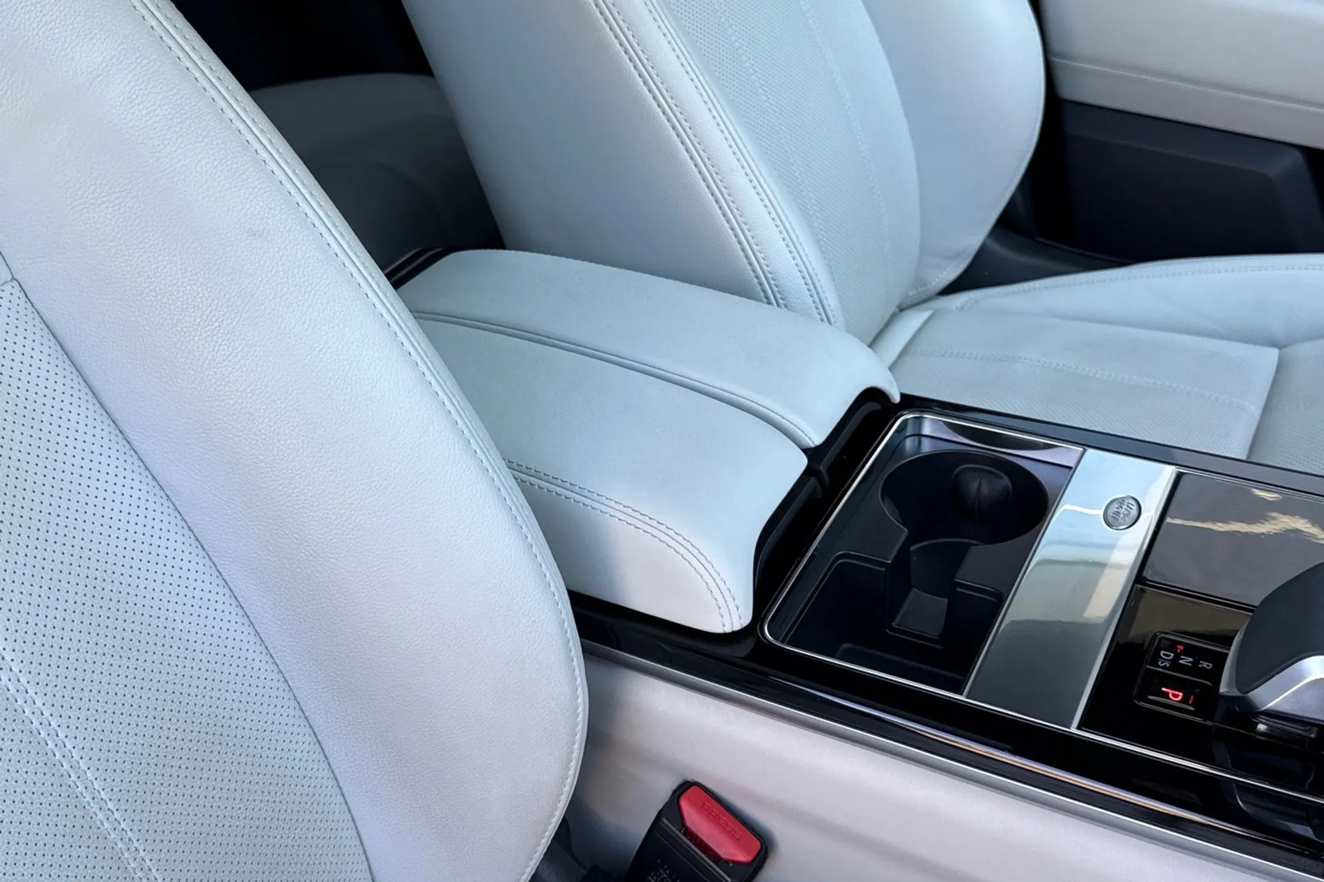 LAND ROVER RANGE ROVER VELAR thumbnail image number 44