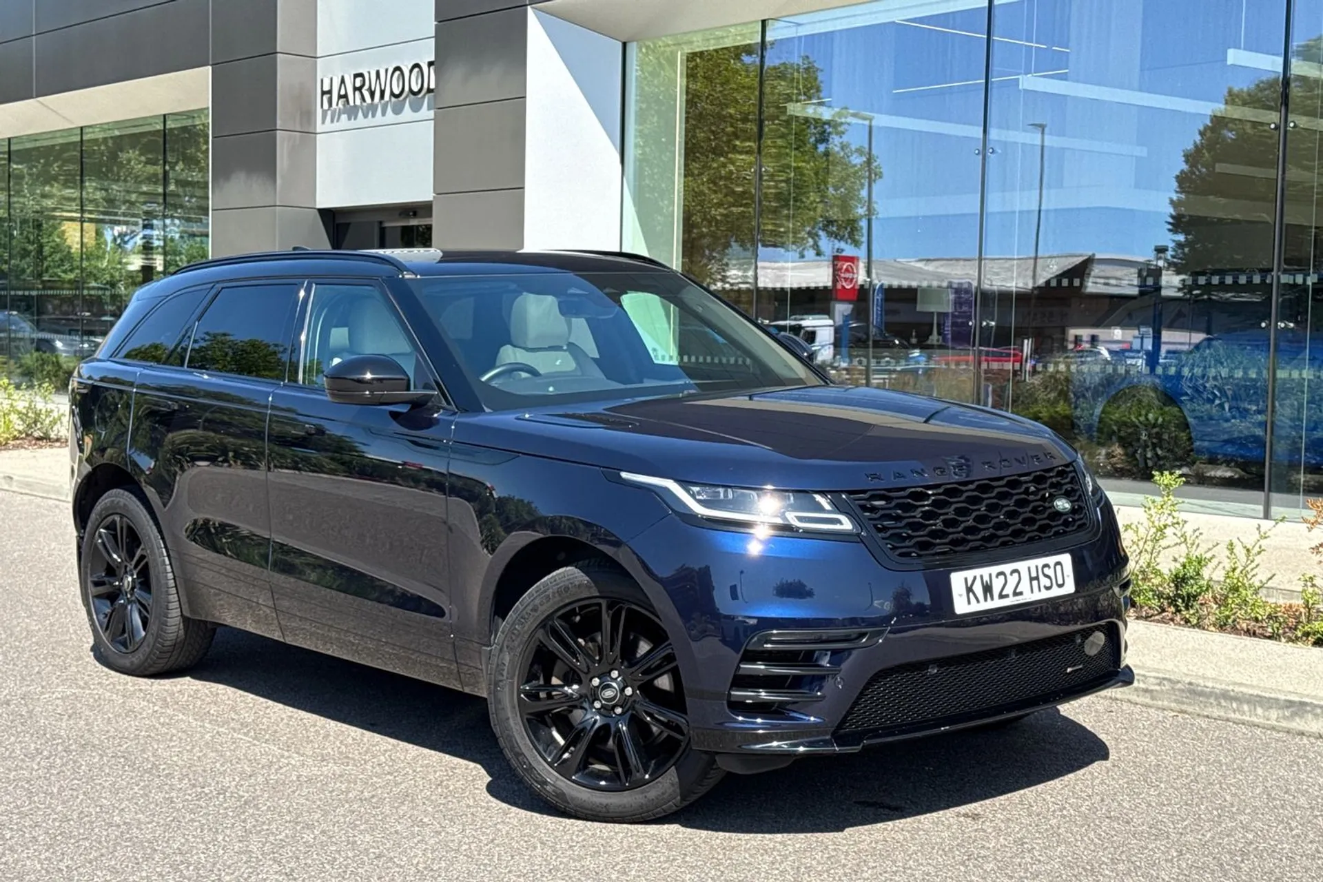 LAND ROVER RANGE ROVER VELAR focused image