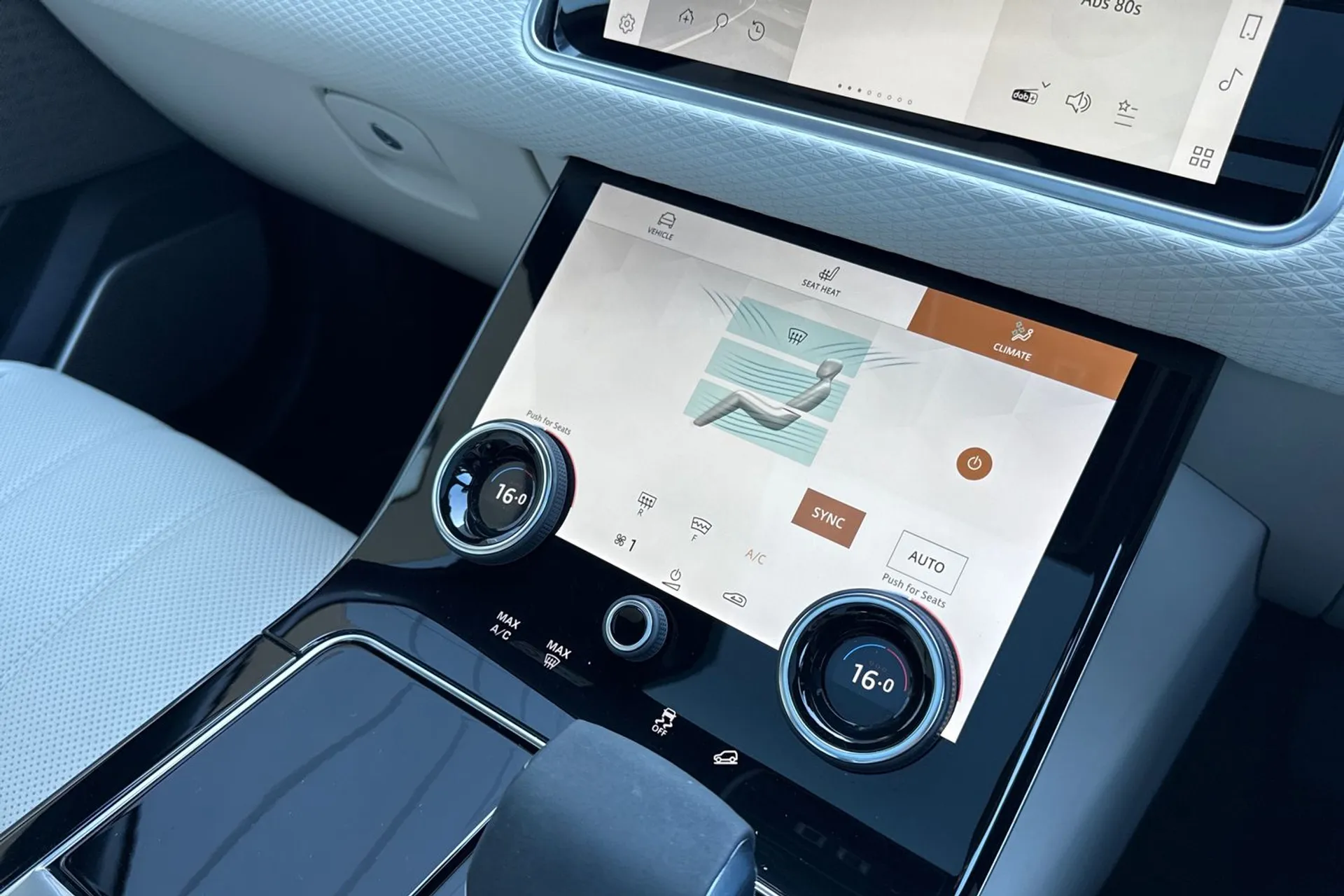 LAND ROVER RANGE ROVER VELAR thumbnail image number 55