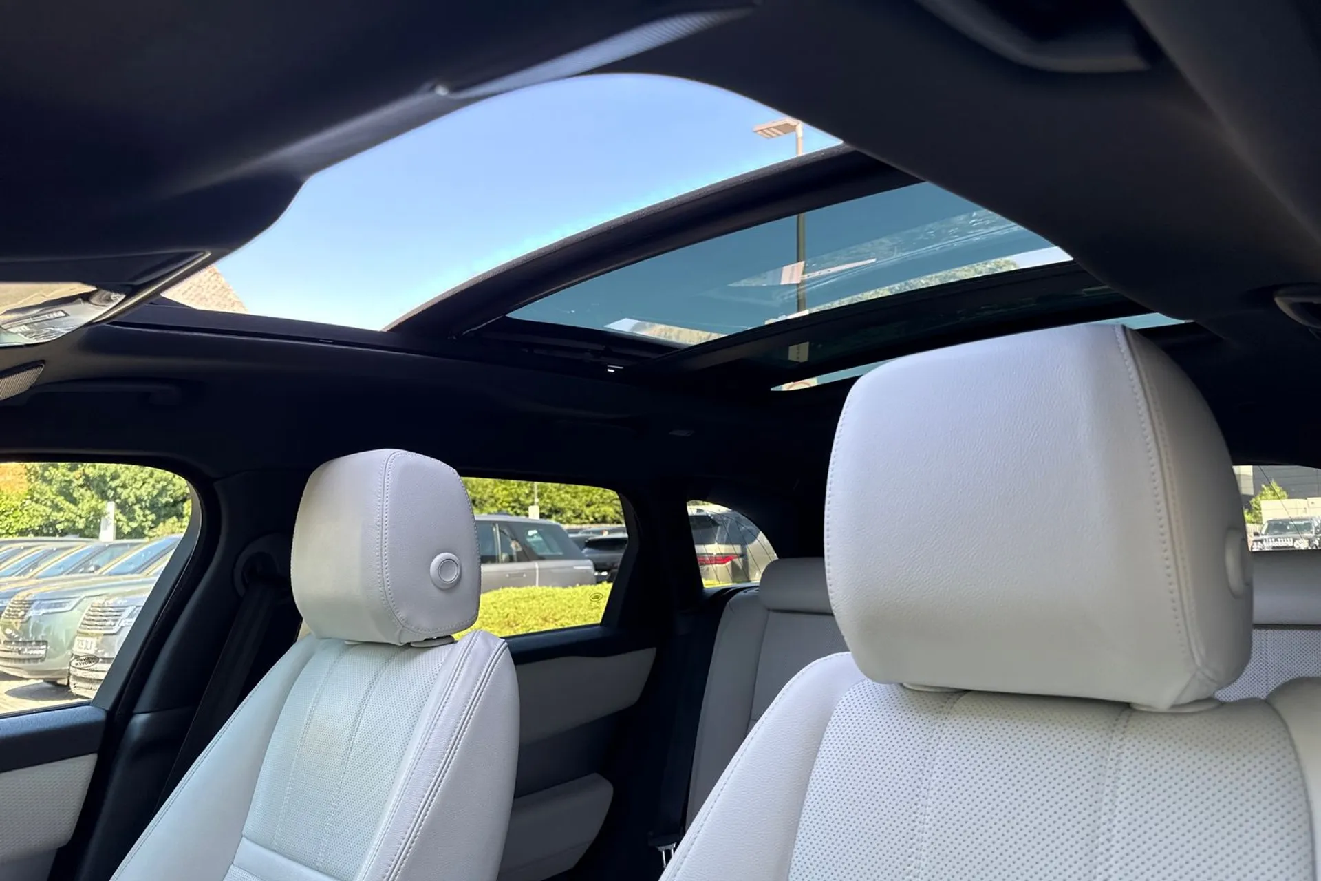 LAND ROVER RANGE ROVER VELAR thumbnail image number 47