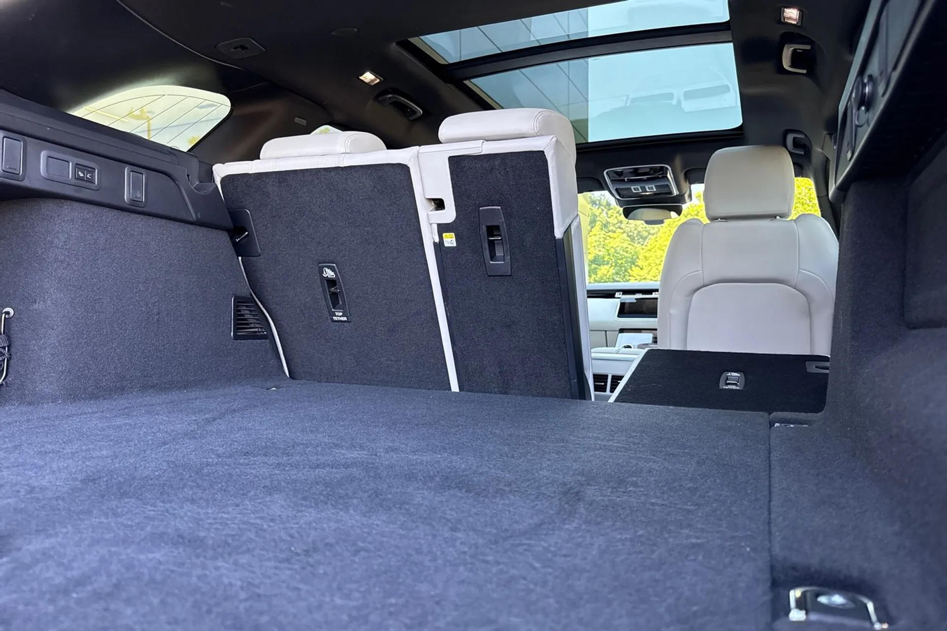 LAND ROVER RANGE ROVER VELAR thumbnail image number 34