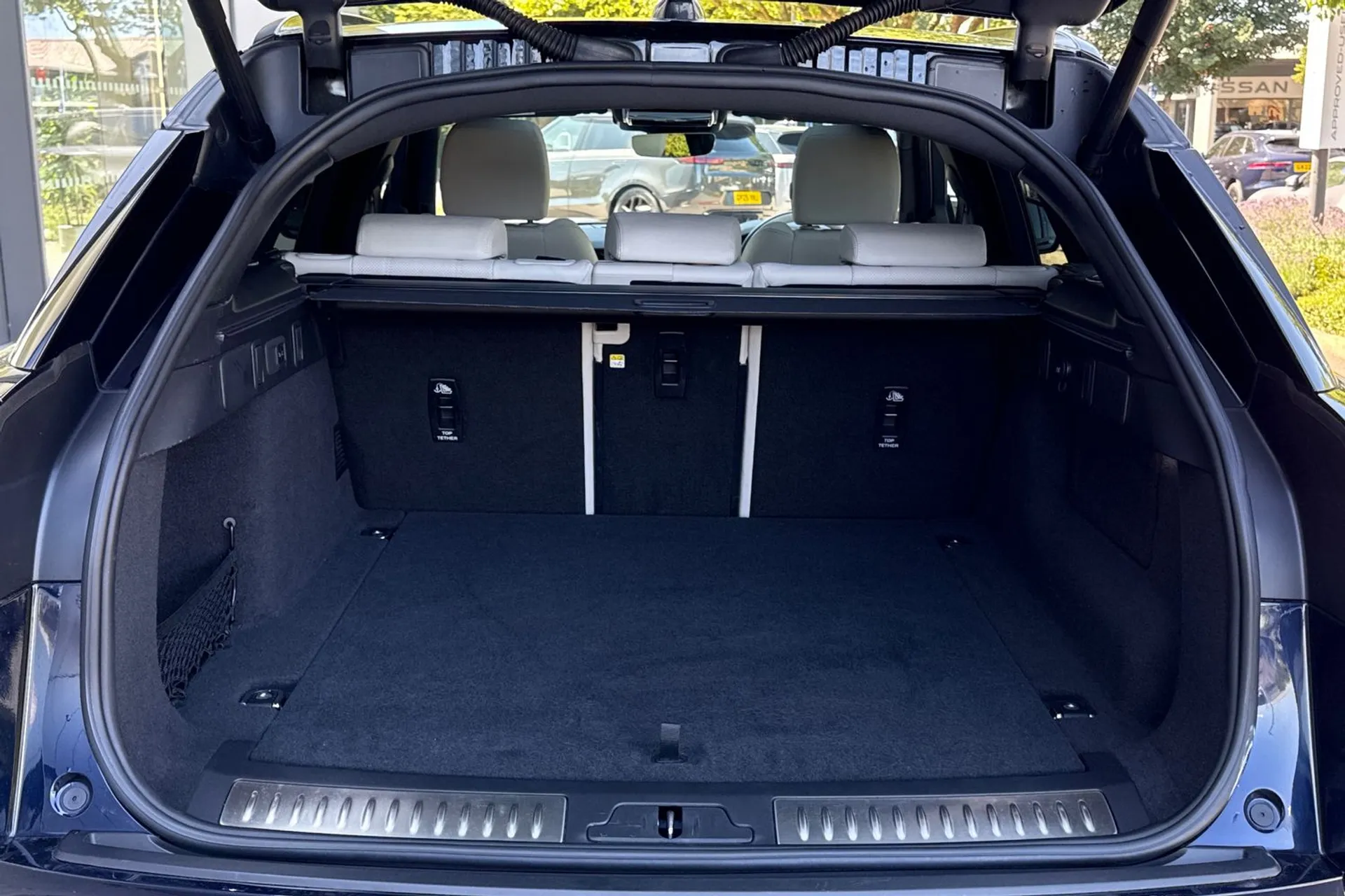 LAND ROVER RANGE ROVER VELAR thumbnail image number 33