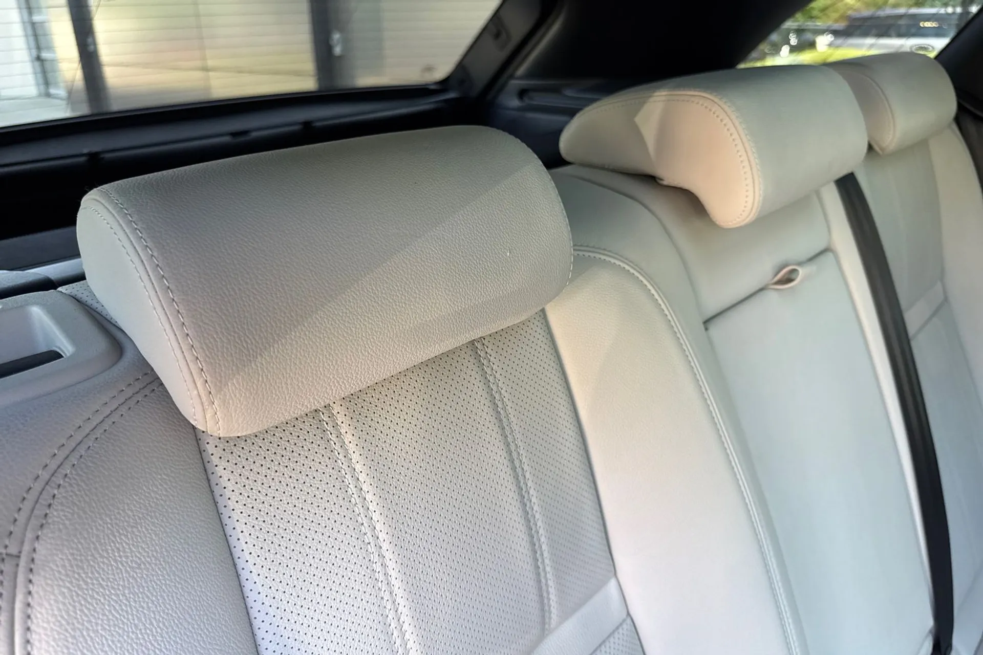 LAND ROVER RANGE ROVER VELAR thumbnail image number 35